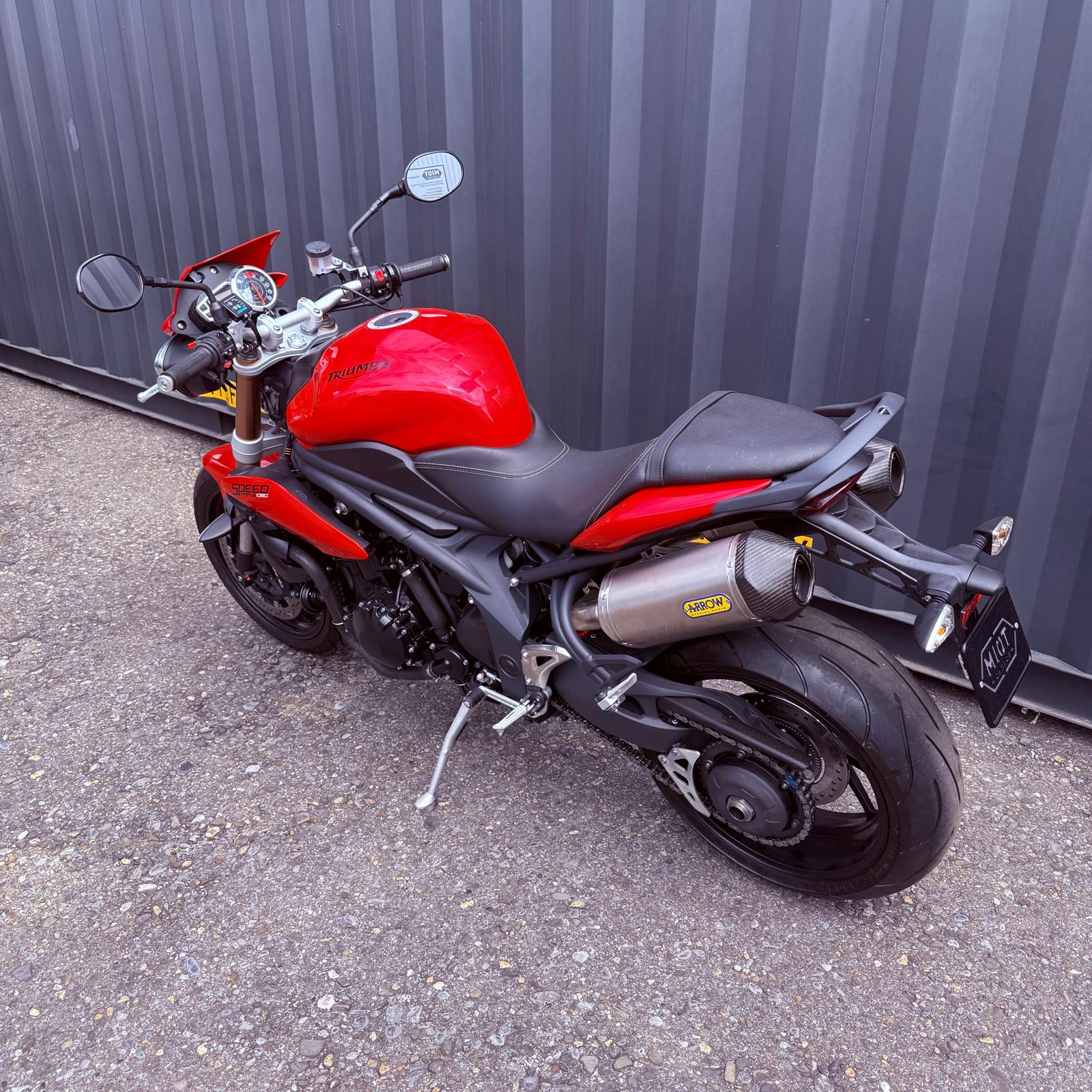 TRIUMPH Speed Triple 1050 ABS-showroom-element-1