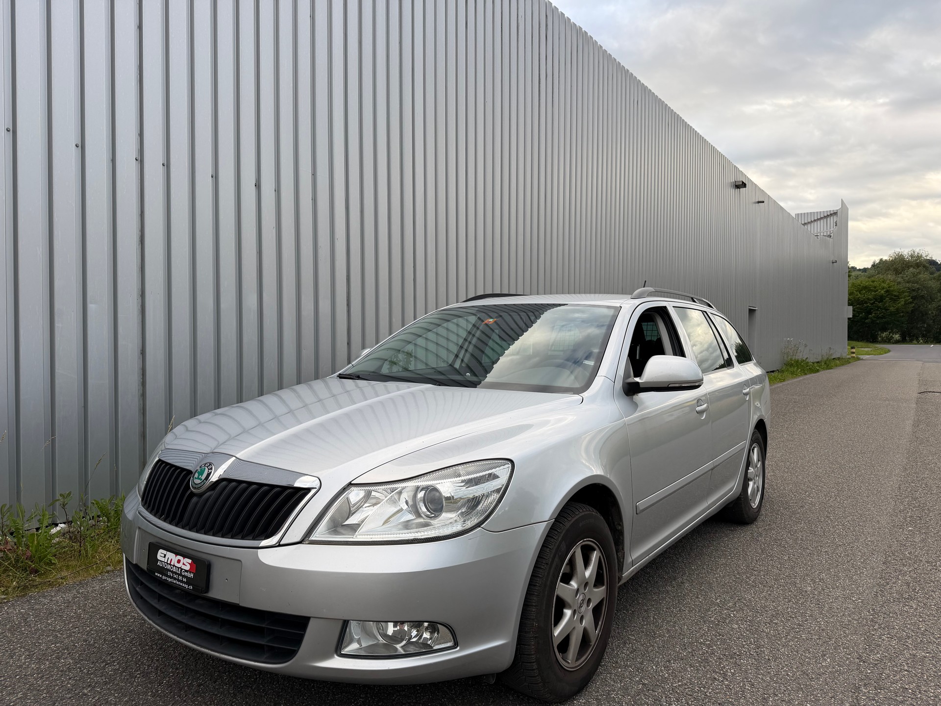 SKODA Octavia Combi 1.8 TSI Elegance DSG-image-0