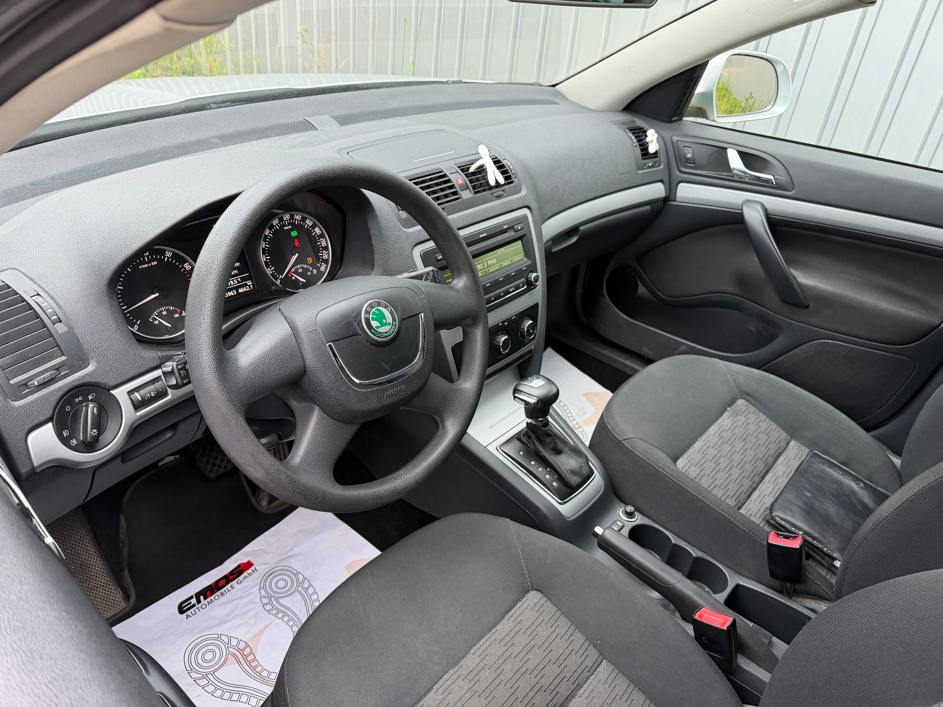SKODA Octavia Combi 1.8 TSI Elegance DSG-image-7