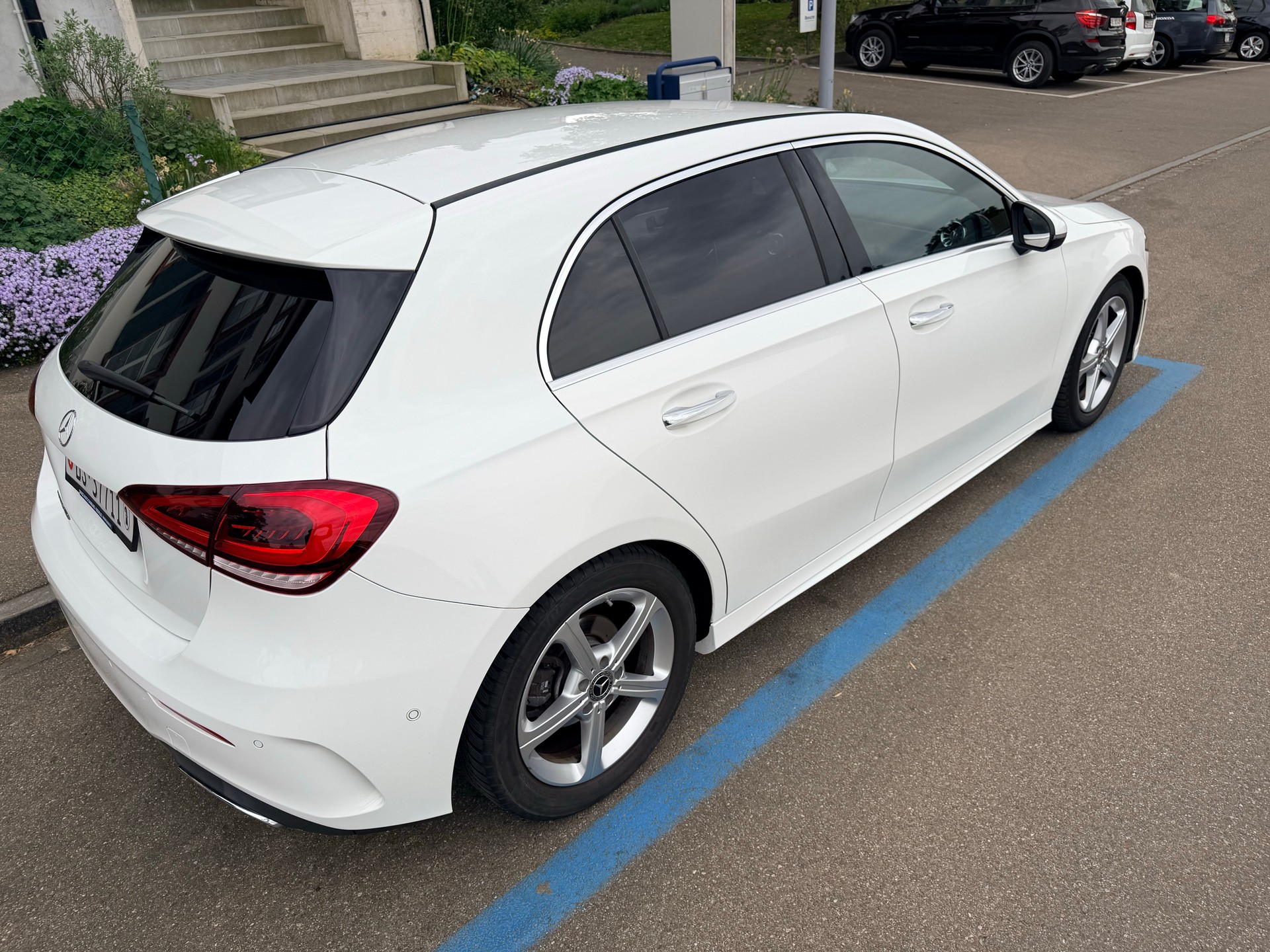 MERCEDES-BENZ A 180 d AMG Line-image-2