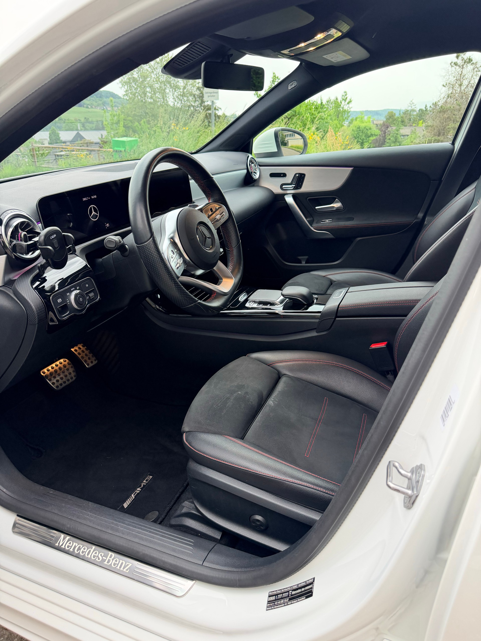 MERCEDES-BENZ A 180 d AMG Line-image-7