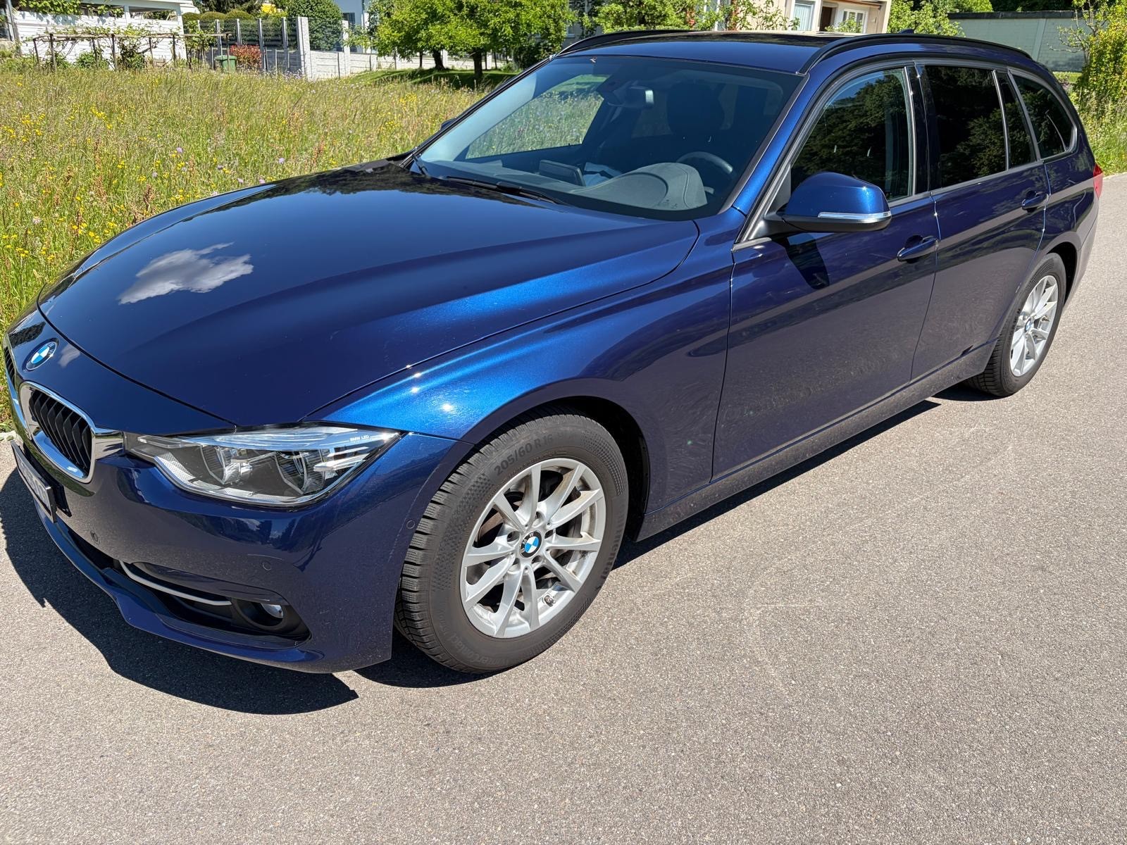 BMW 320i-image-0