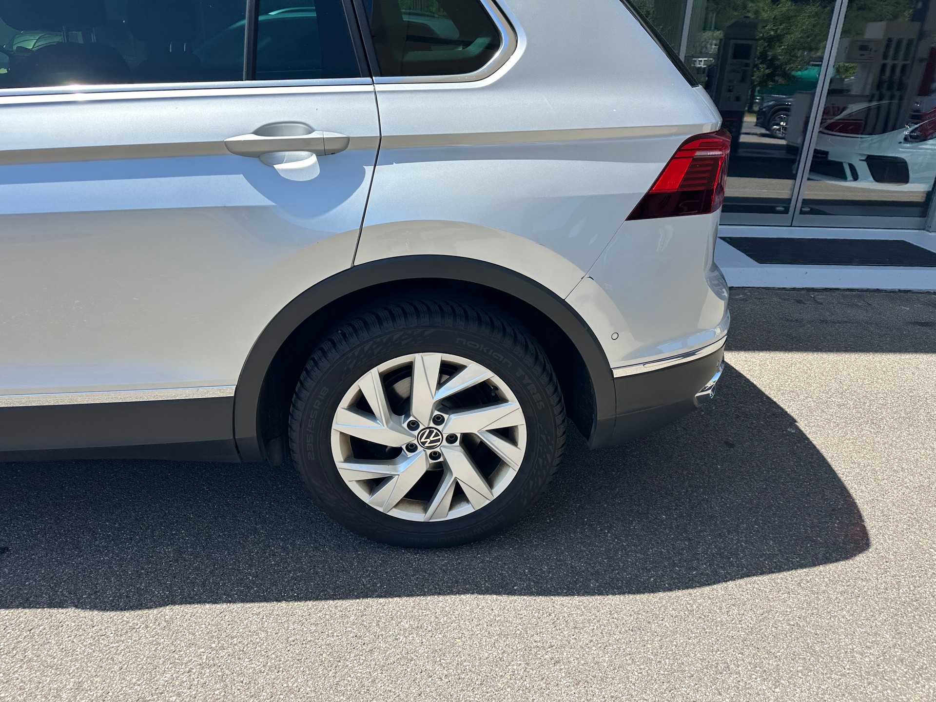 VW Tiguan 2.0 TDI SCR Elegance 4Motion DSG-image-16