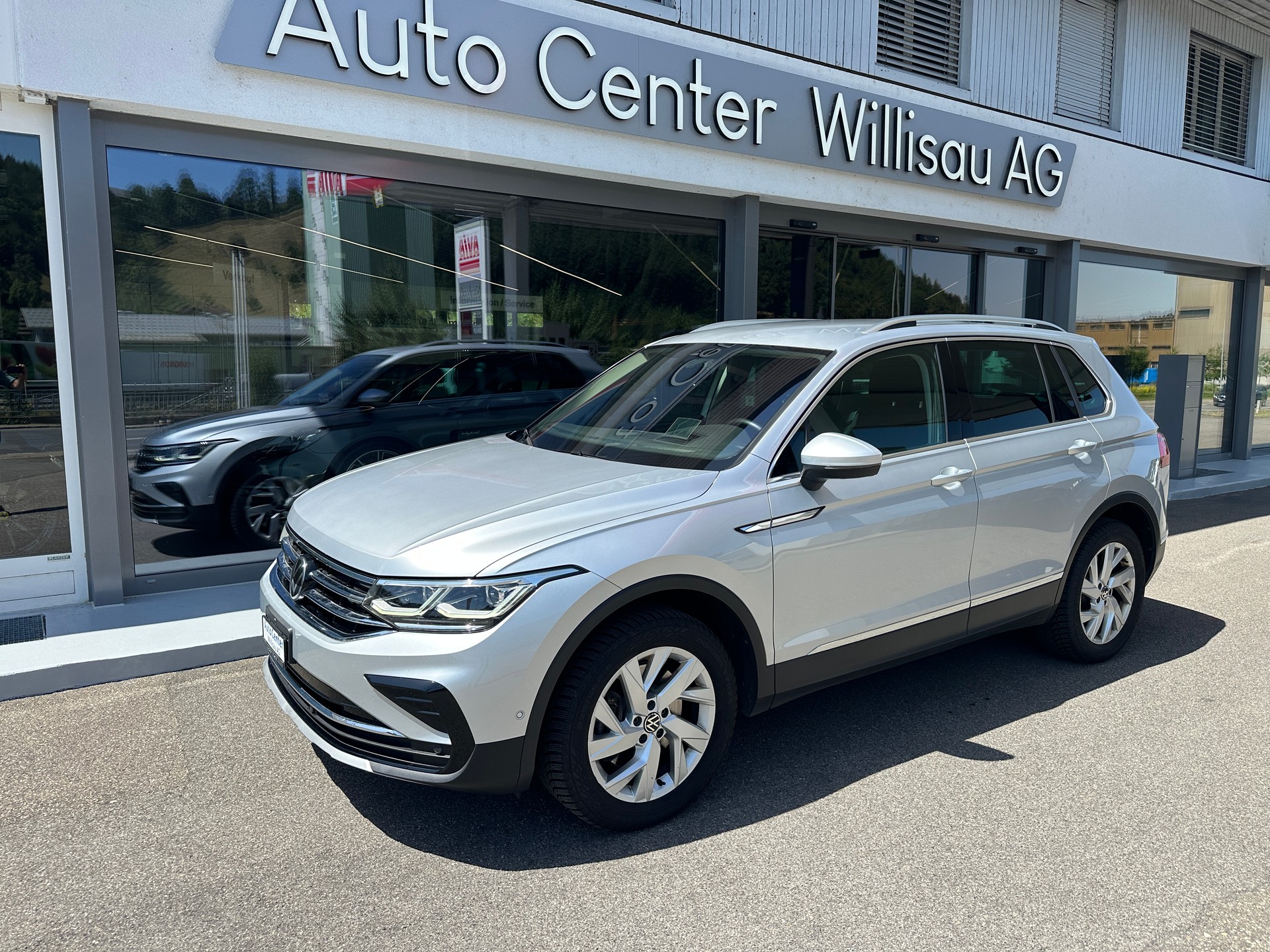 VW Tiguan 2.0 TDI SCR Elegance 4Motion DSG-image-0