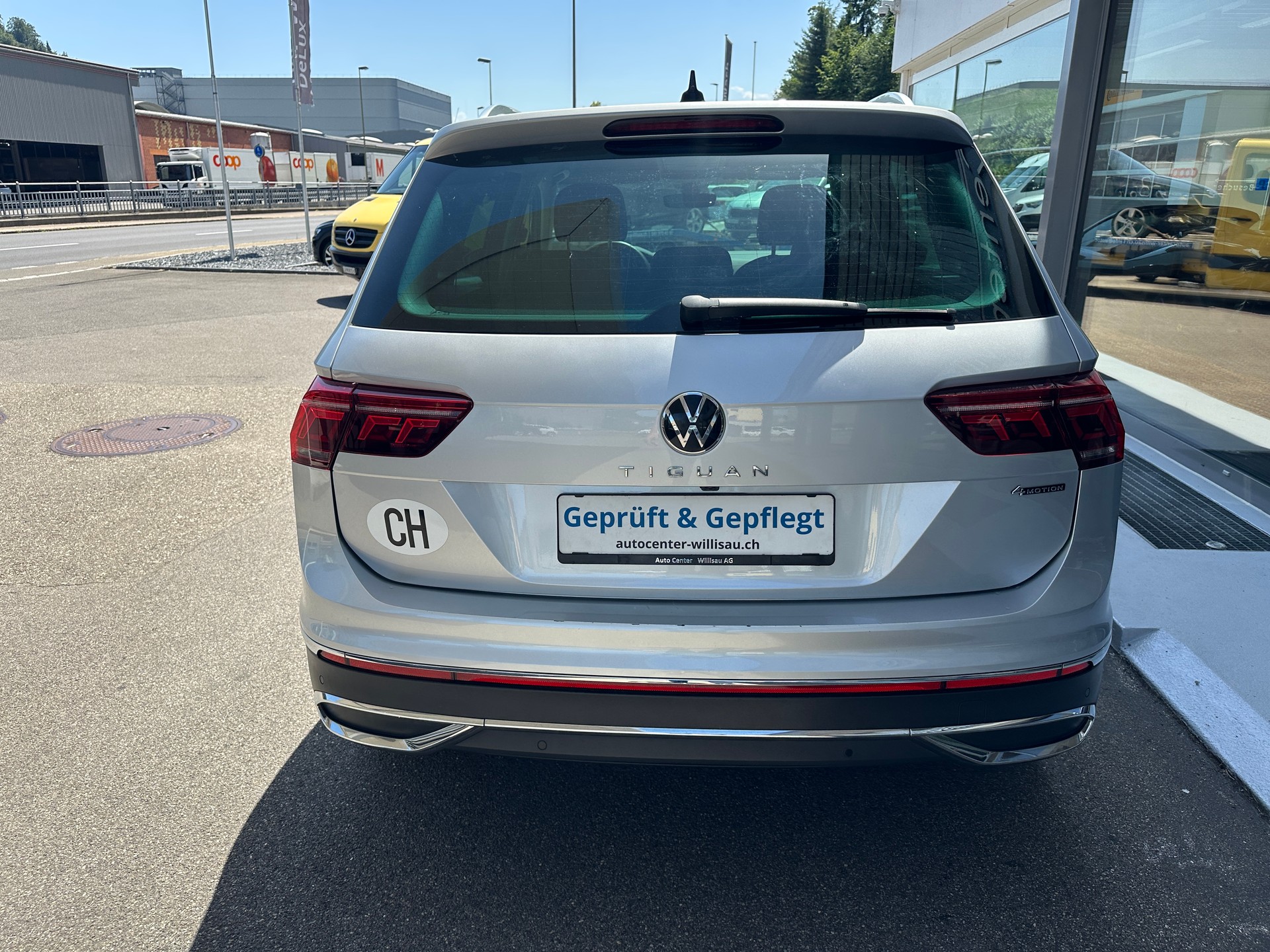 VW Tiguan 2.0 TDI SCR Elegance 4Motion DSG-image-11