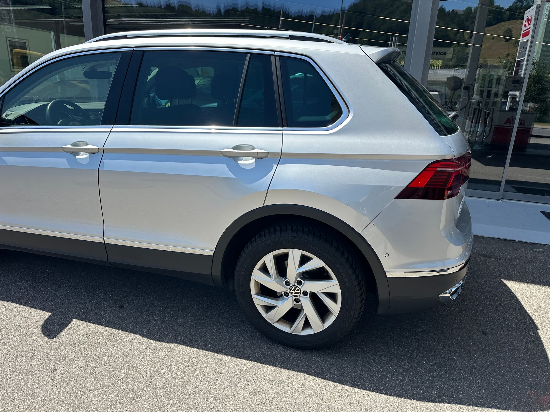 VW Tiguan 2.0 TDI SCR Elegance 4Motion DSG-image-15