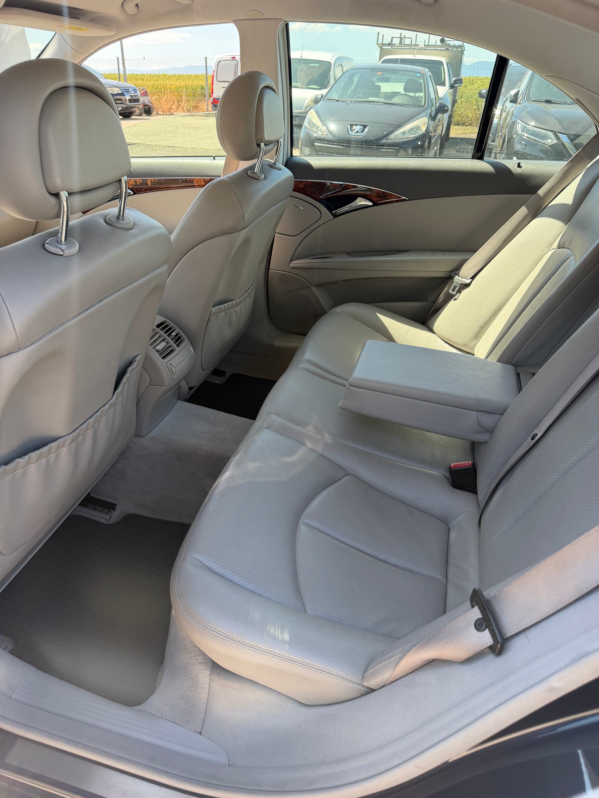 MERCEDES-BENZ E 320 Avantgarde Automatic-image-5