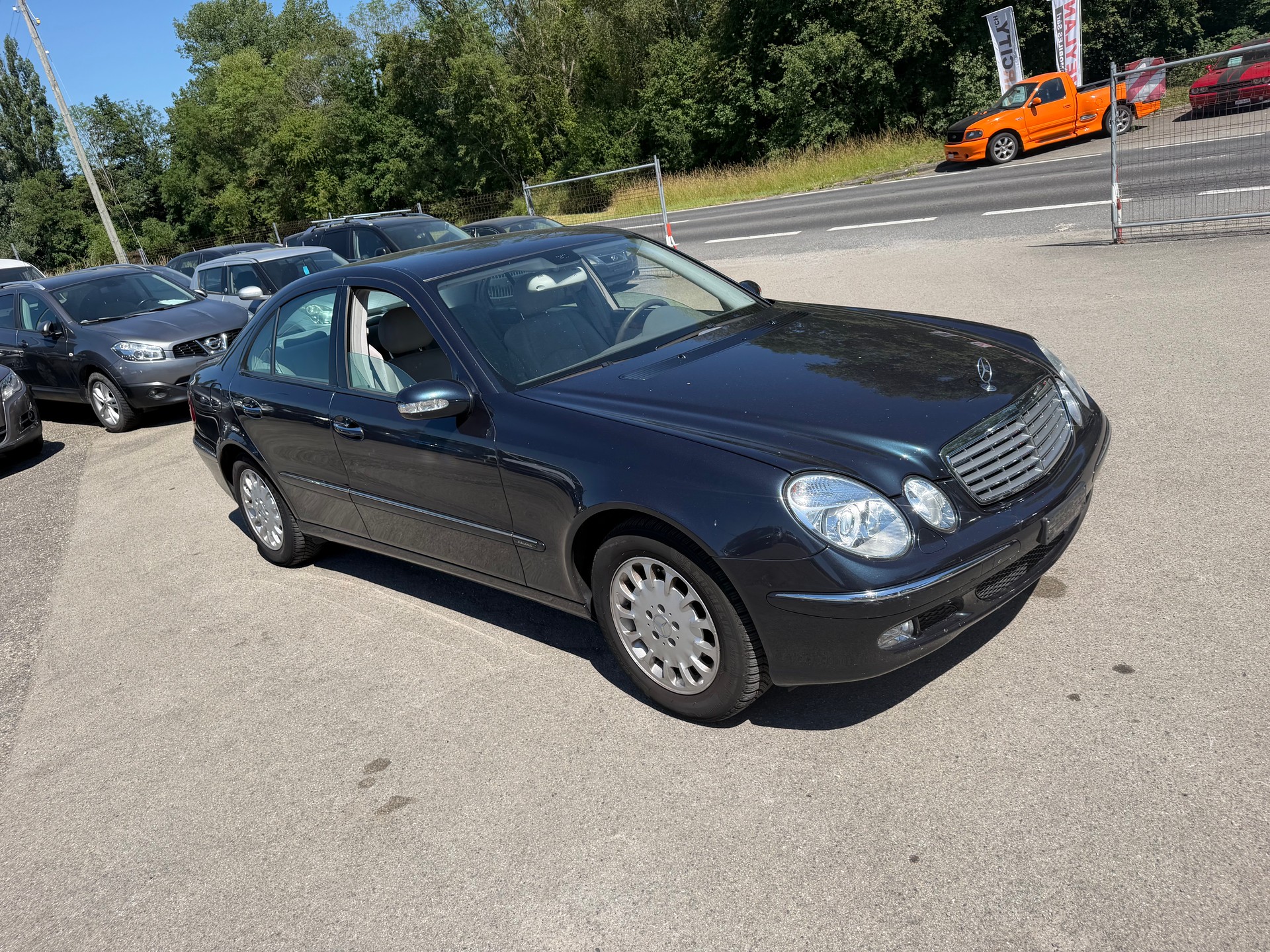 MERCEDES-BENZ E 320 Avantgarde Automatic-image-2