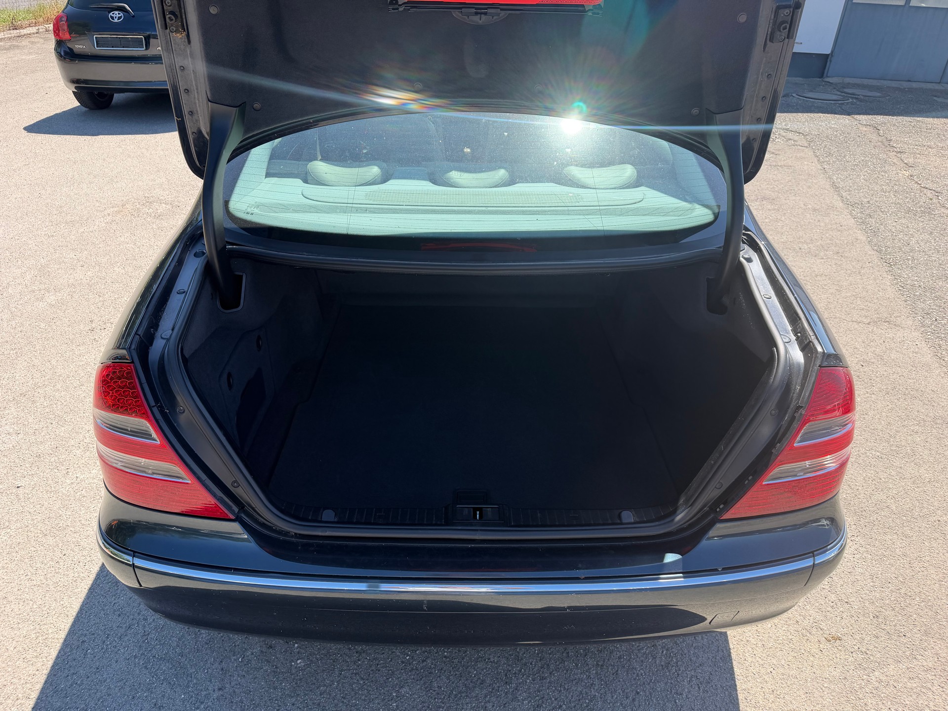 MERCEDES-BENZ E 320 Avantgarde Automatic-image-8