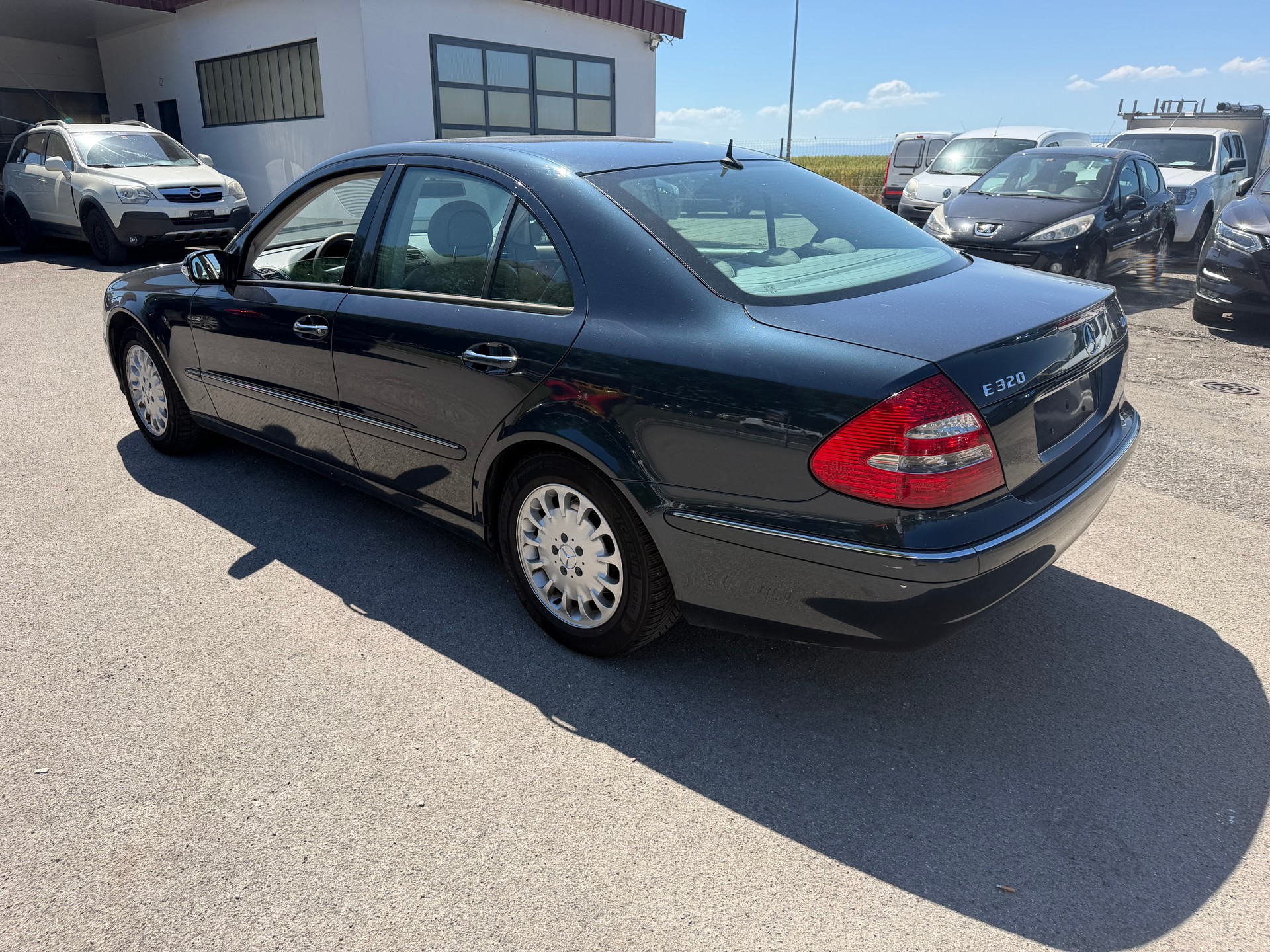 MERCEDES-BENZ E 320 Avantgarde Automatic-image-6