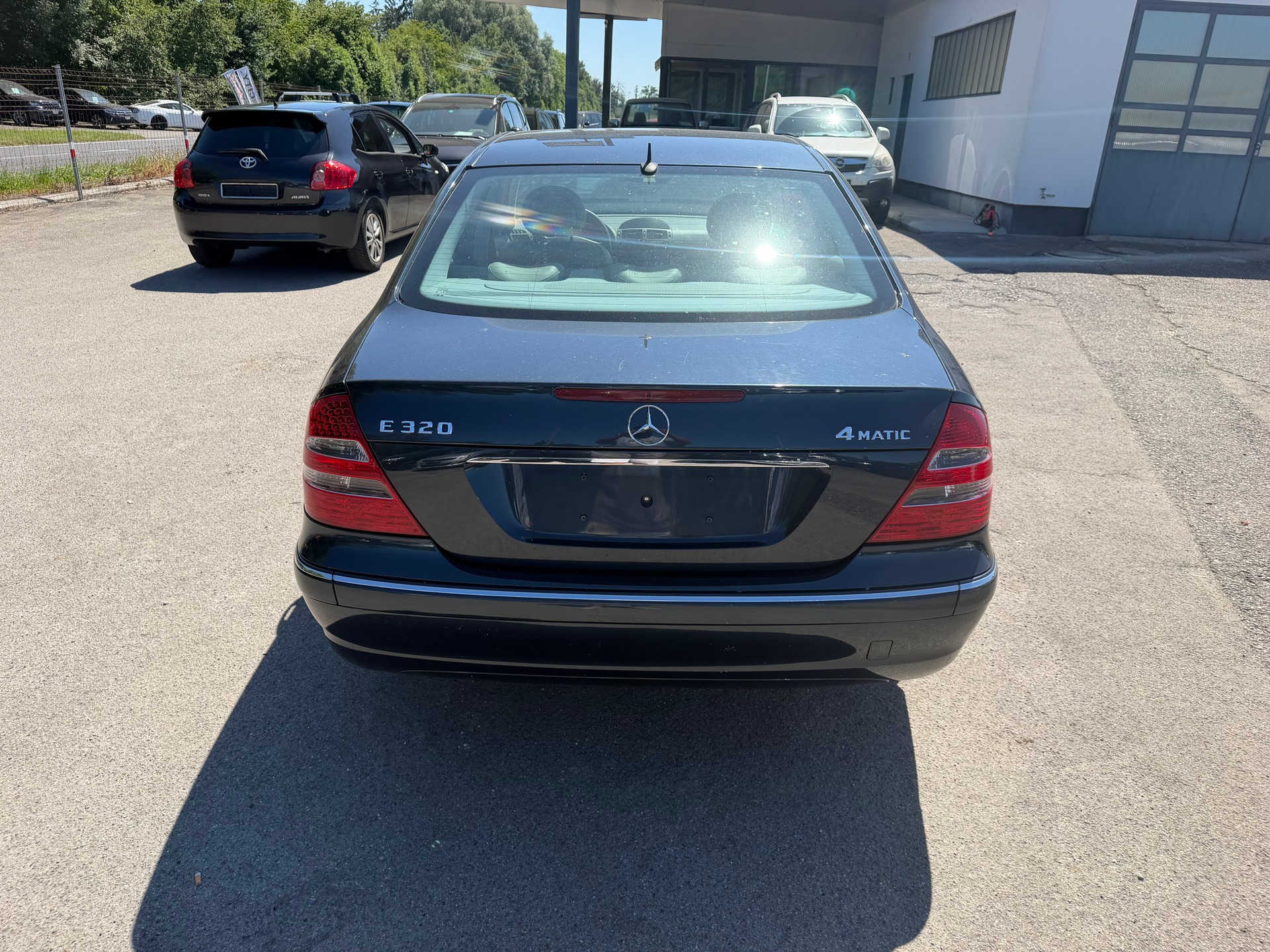 MERCEDES-BENZ E 320 Avantgarde Automatic-image-10