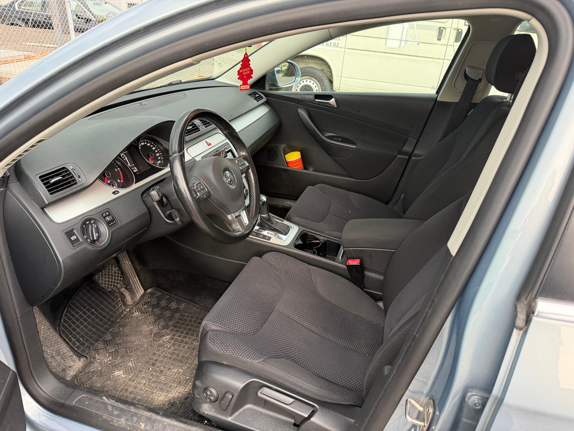 VW Passat Variant 2.0 TDI Advance DSG-image-10