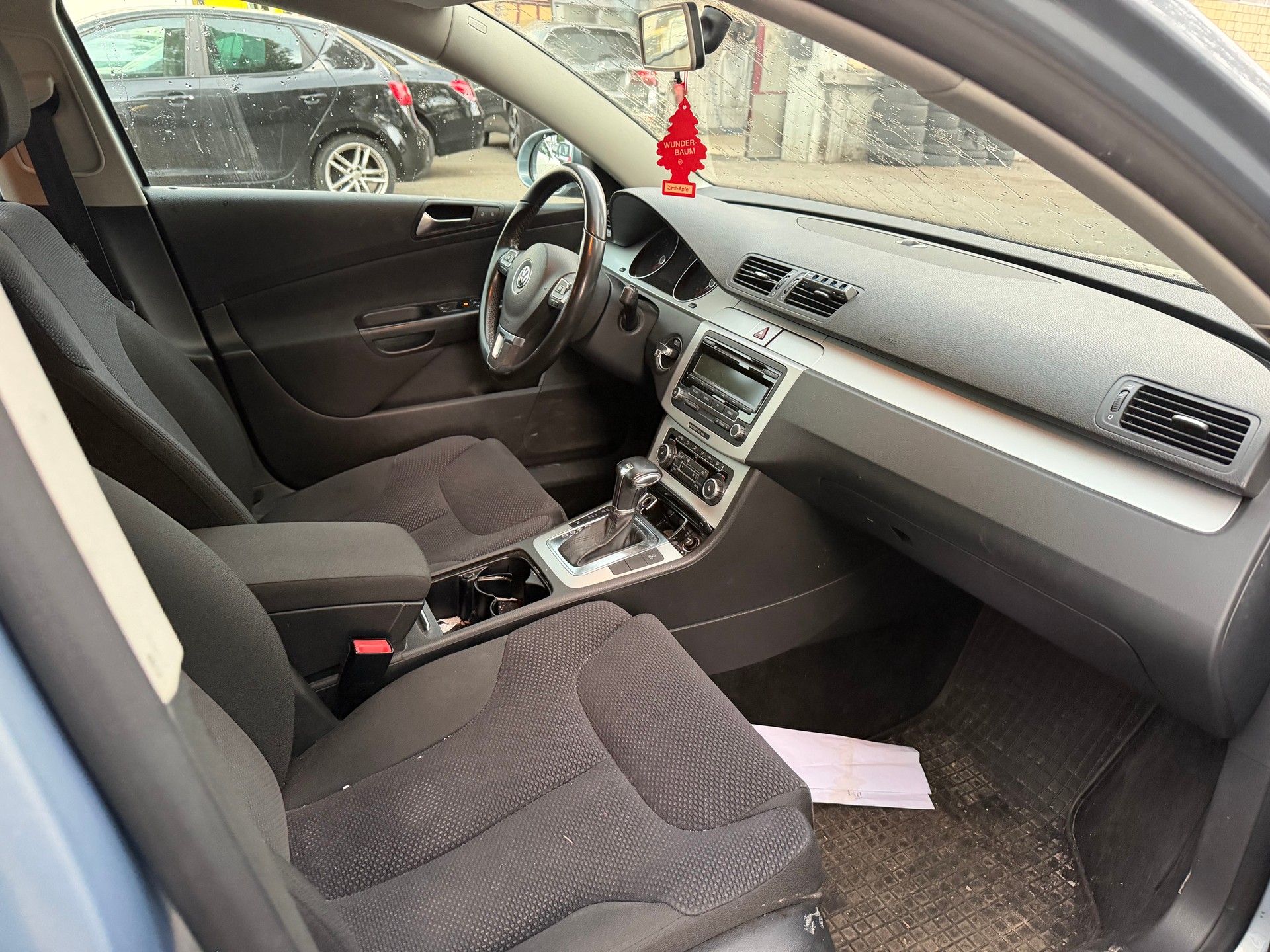 VW Passat Variant 2.0 TDI Advance DSG-image-9
