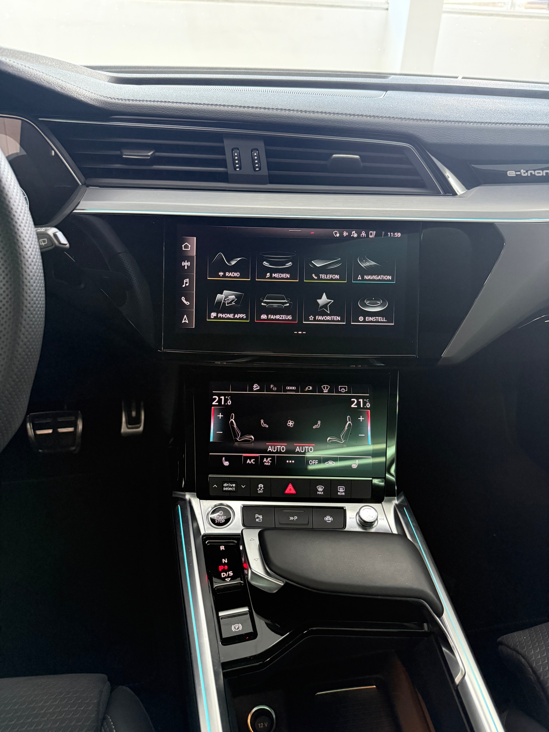 AUDI Q8 55 e-tron S line quattro-image-10