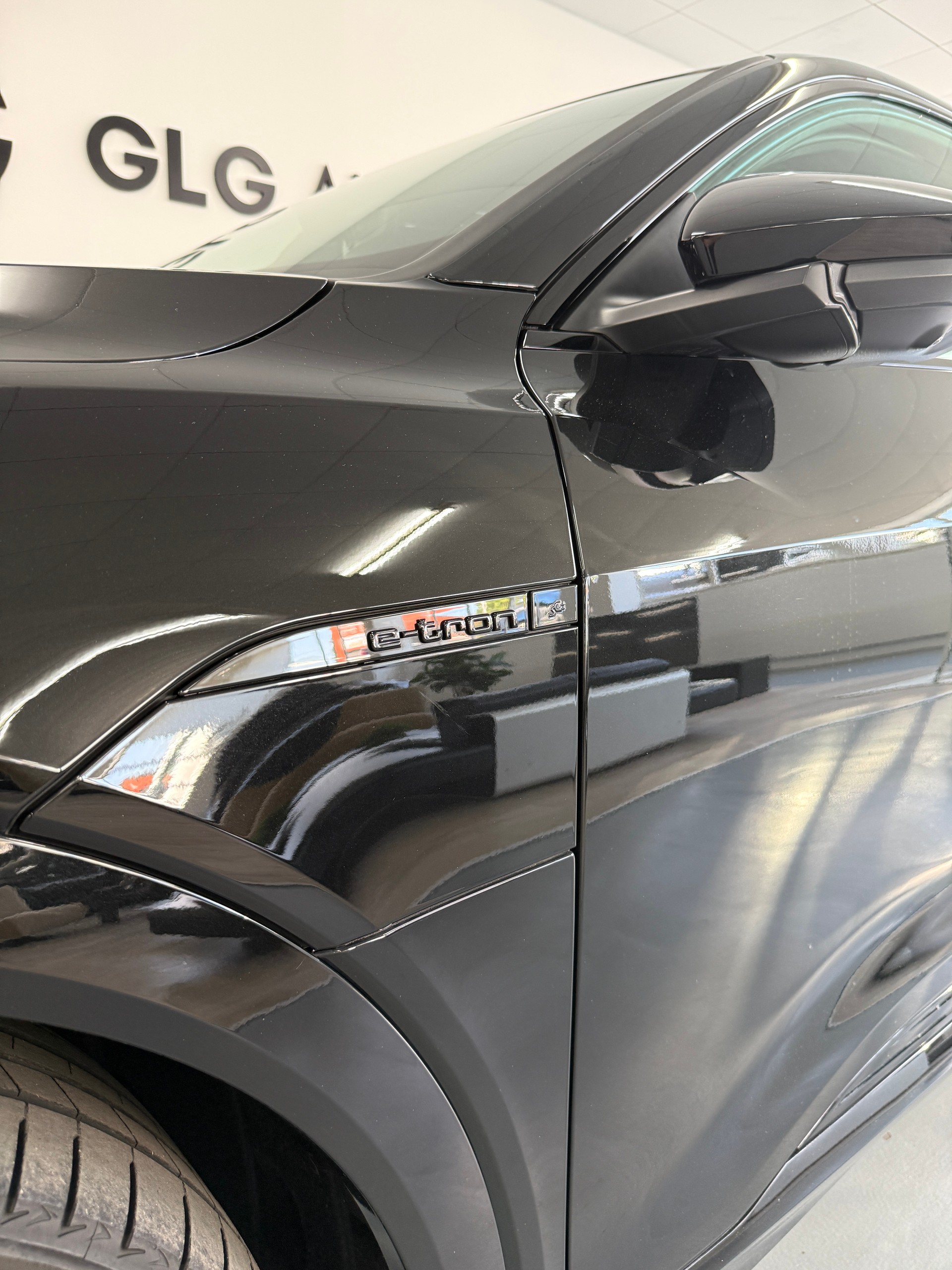AUDI Q8 55 e-tron S line quattro-image-15