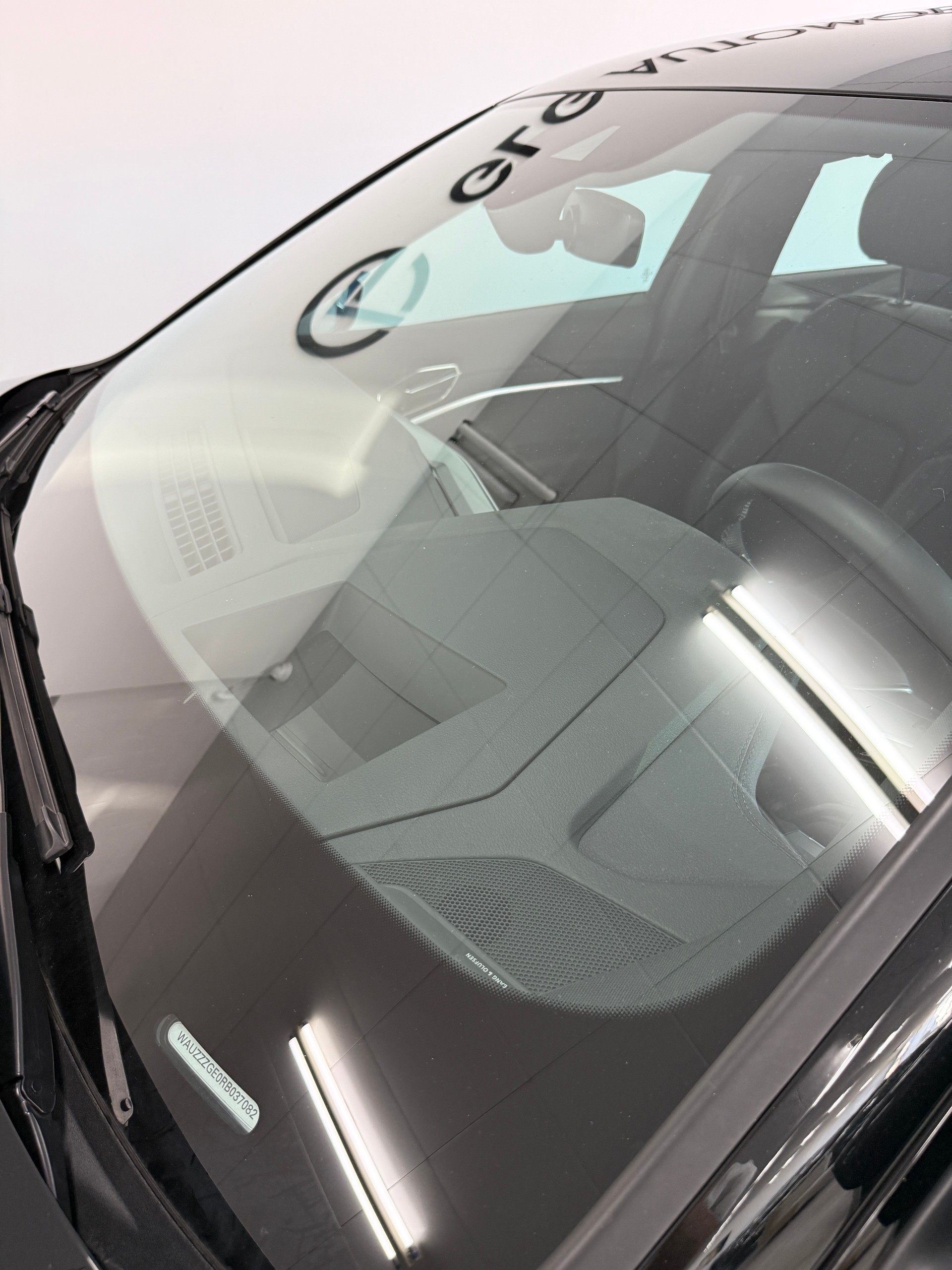 AUDI Q8 55 e-tron S line quattro-image-13