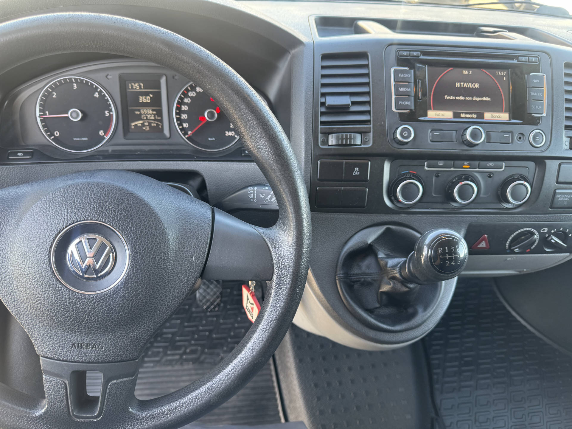 VW T5 Kombi 3400 2.0 TDI 140 Langversion-image-7