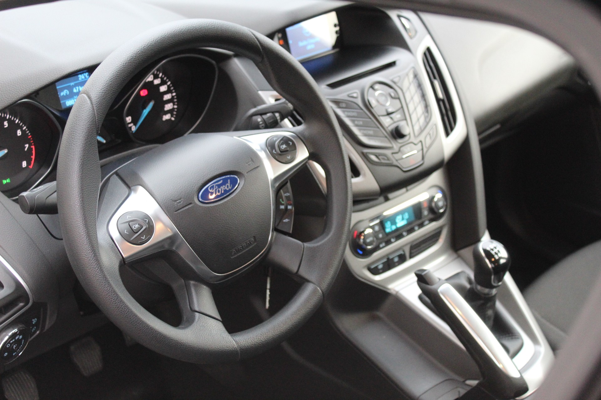 FORD Focus 1.6i VCT Titanium-image-12