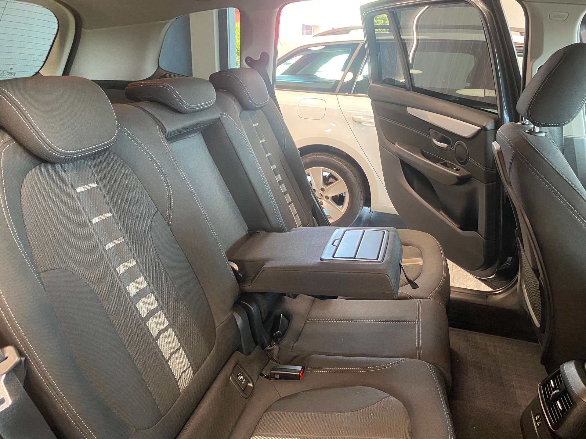 BMW 220d xDrive Gran Tourer Steptronic Sport Line-image-8