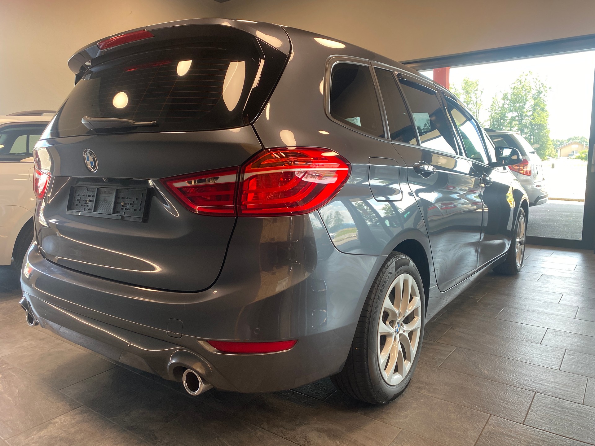 BMW 220d xDrive Gran Tourer Steptronic Sport Line-image-2