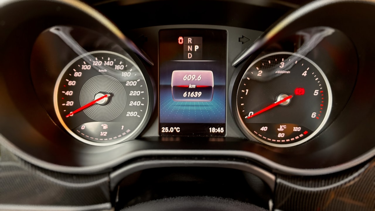 MERCEDES-BENZ 250 d 4Matic-image-13