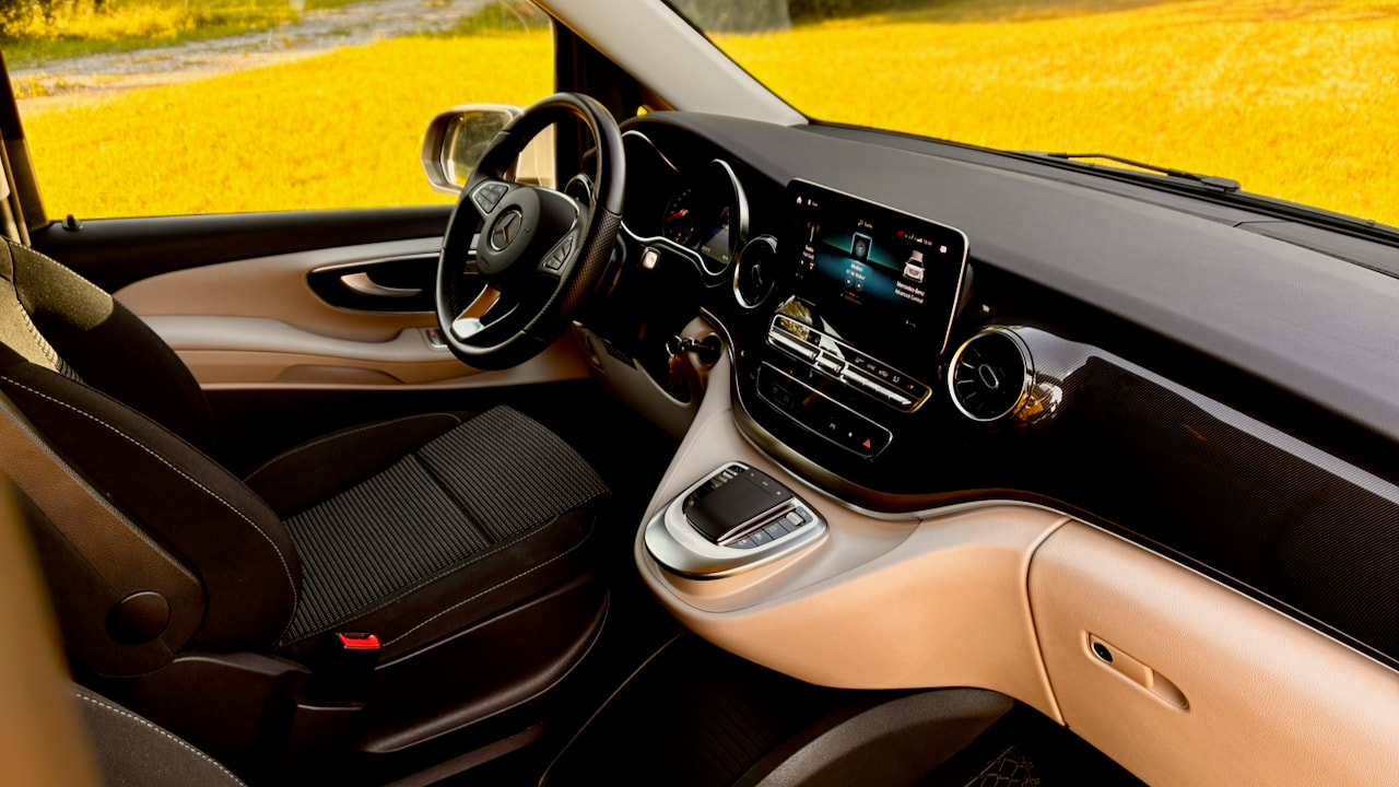 MERCEDES-BENZ 250 d 4Matic-image-18