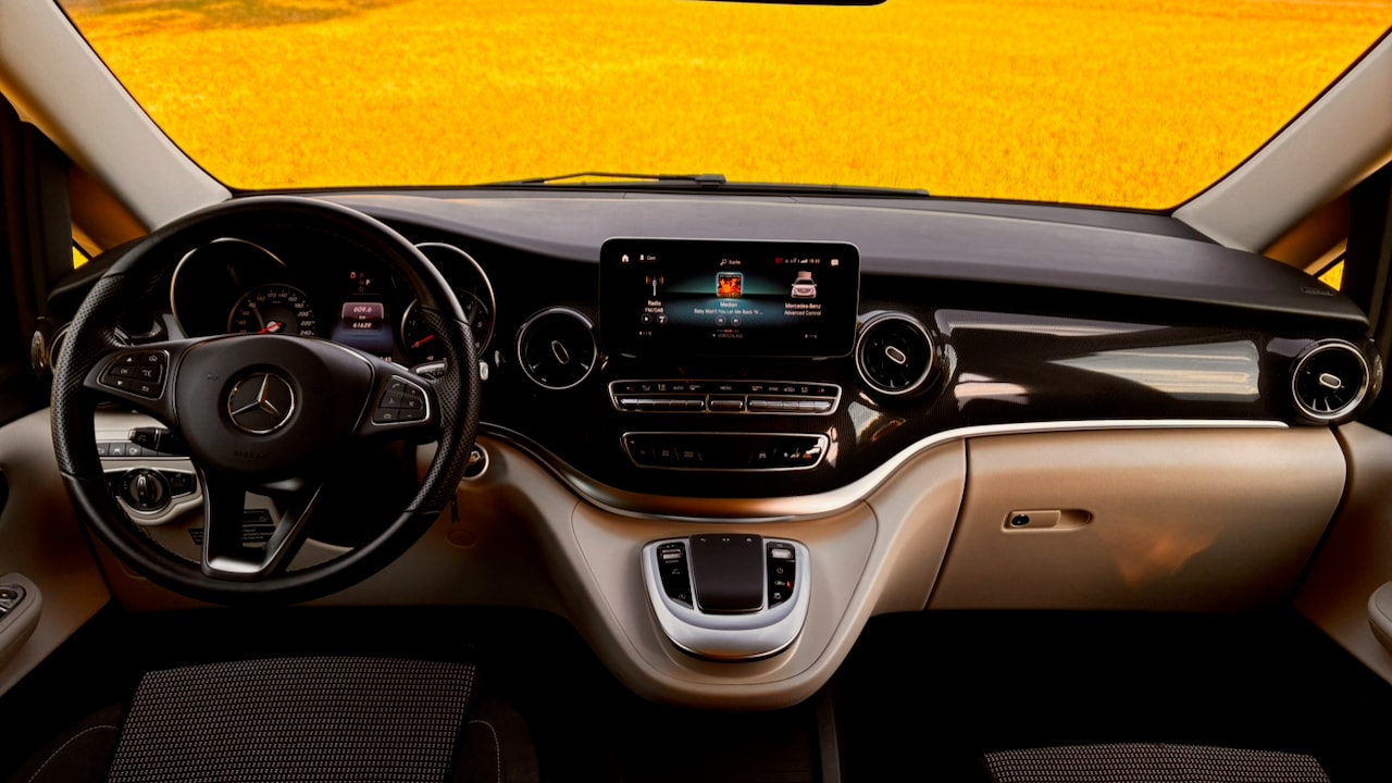 MERCEDES-BENZ 250 d 4Matic-image-12