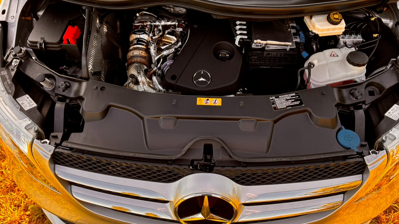 MERCEDES-BENZ 250 d 4Matic-image-16