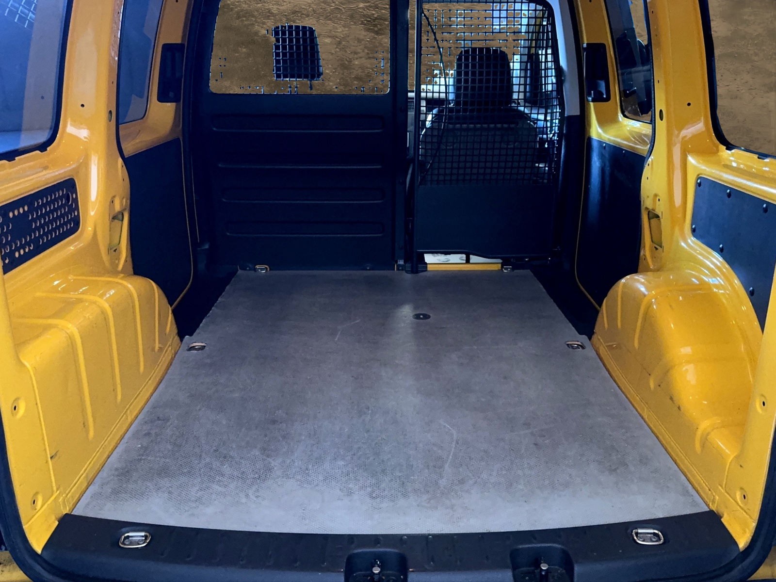 VW Caddy 2.0 TDI Trendline 4Motion-image-7