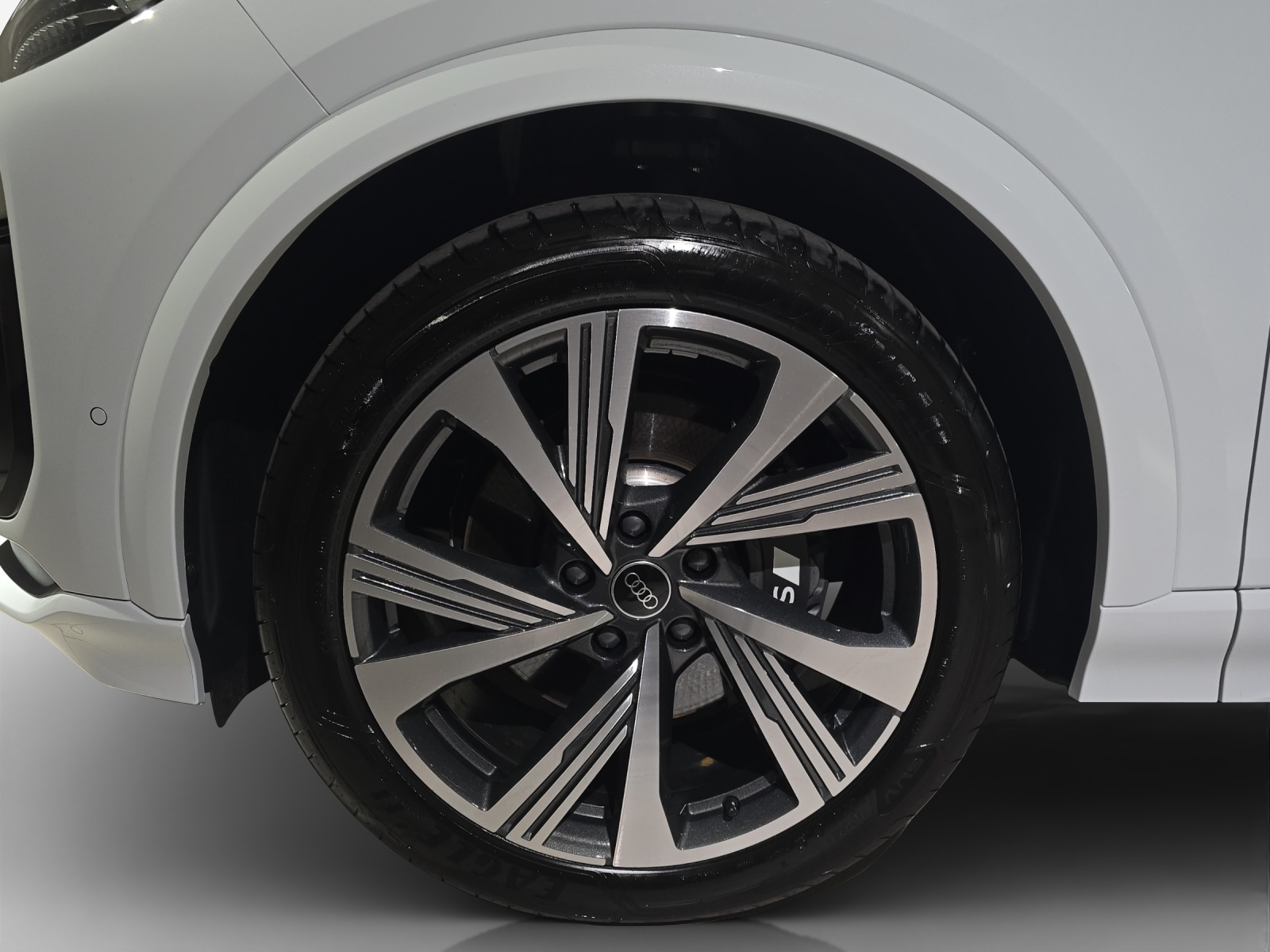 AUDI SQ6 e-tron quattro-image-15