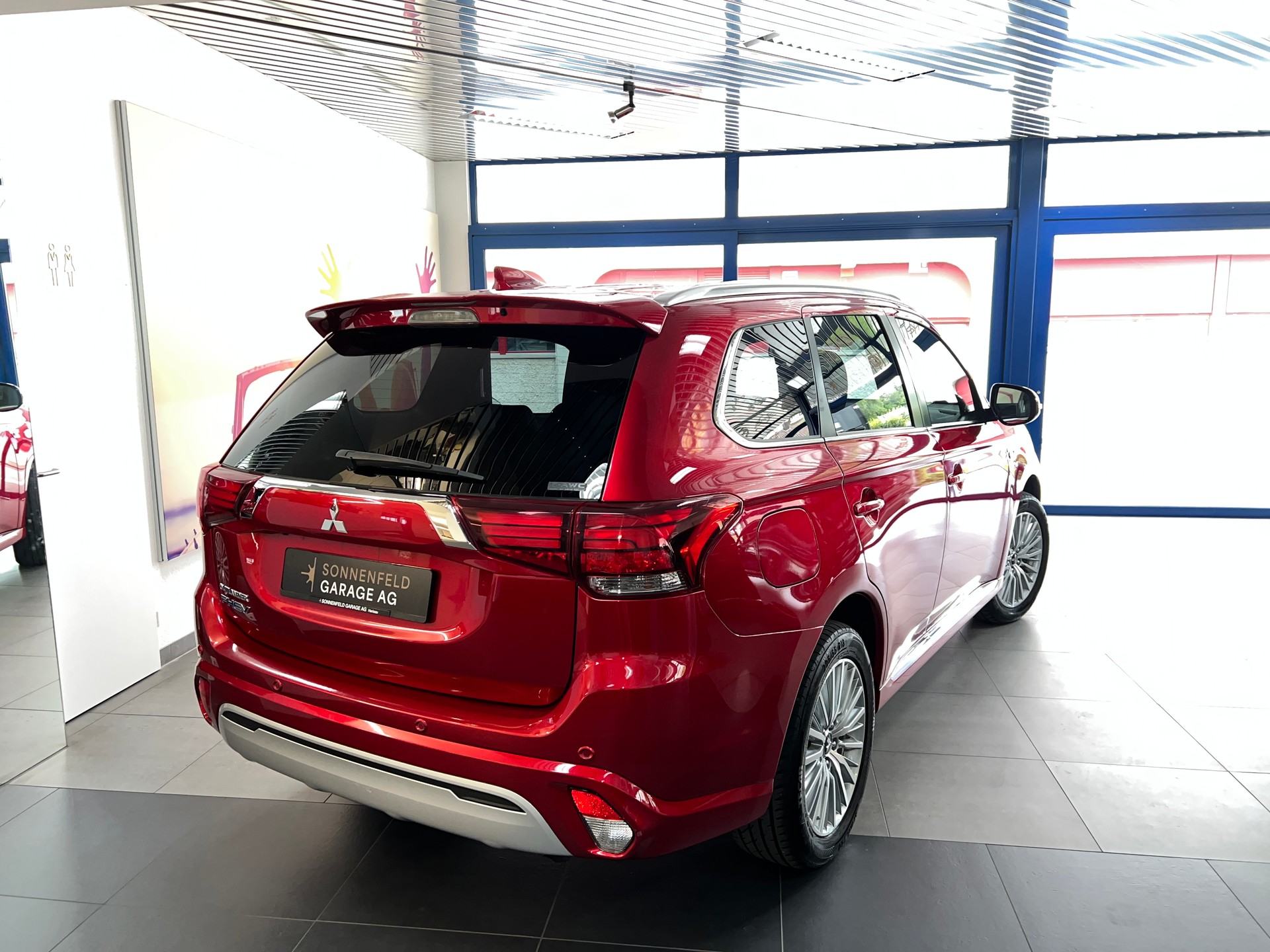 MITSUBISHI Outlander 2.4 PHEV Diamond S-Edition 4WD Automatic-image-3