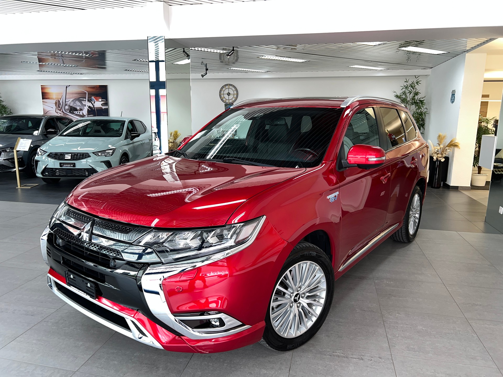 MITSUBISHI Outlander 2.4 PHEV Diamond S-Edition 4WD Automatic-image-1