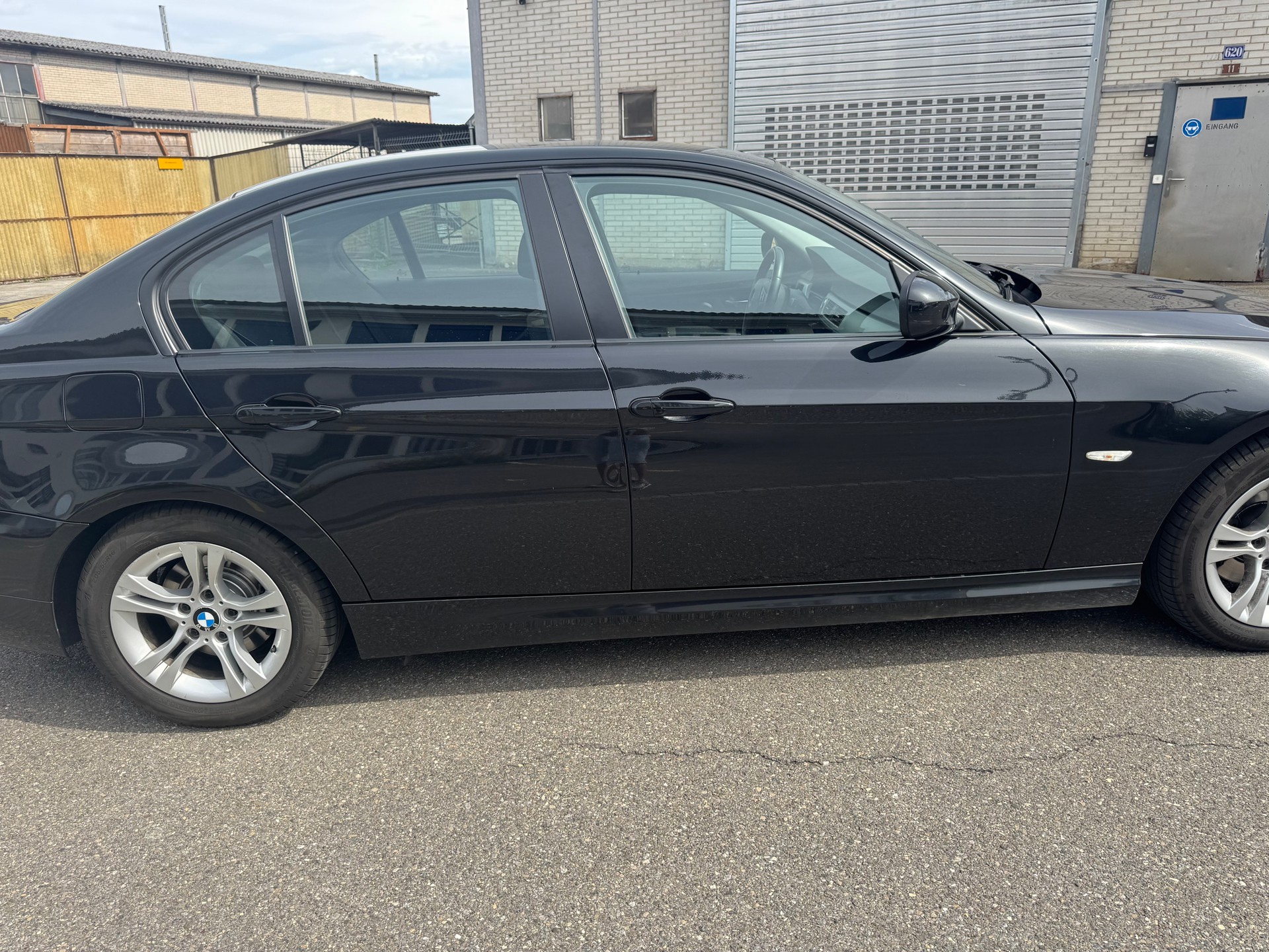 BMW 320i Steptronic-image-3
