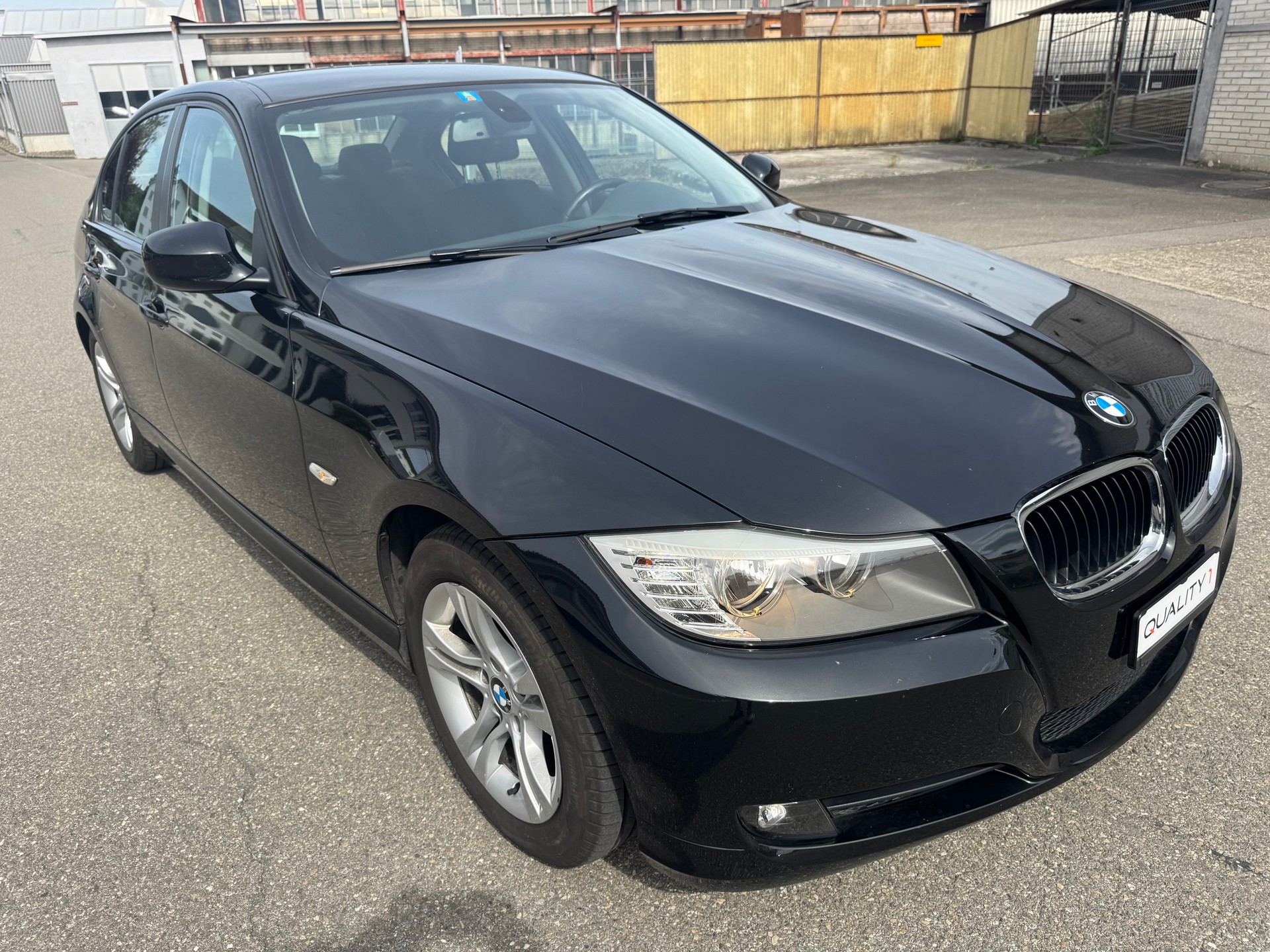BMW 320i Steptronic-image-2
