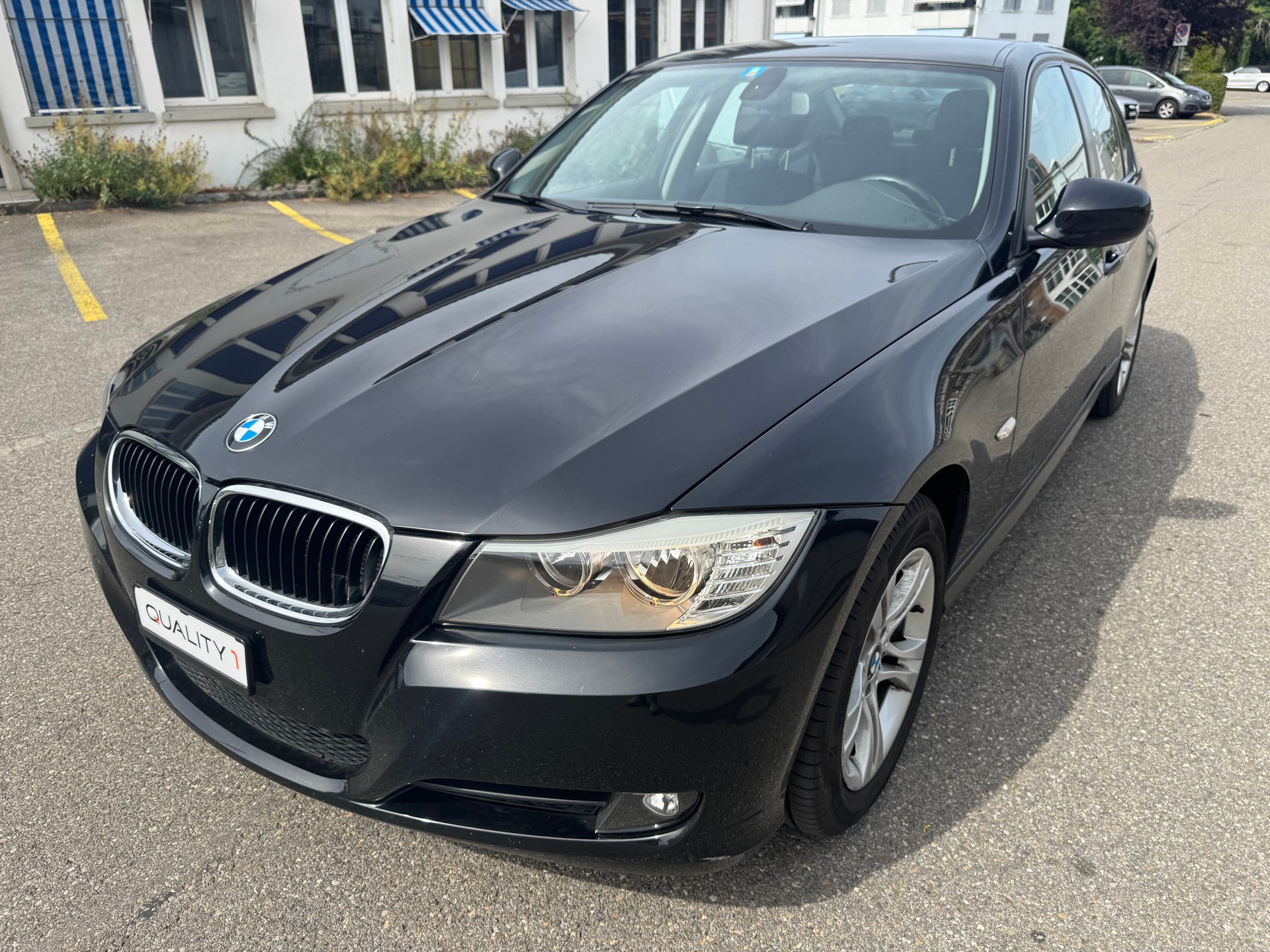 BMW 320i Steptronic-image-0