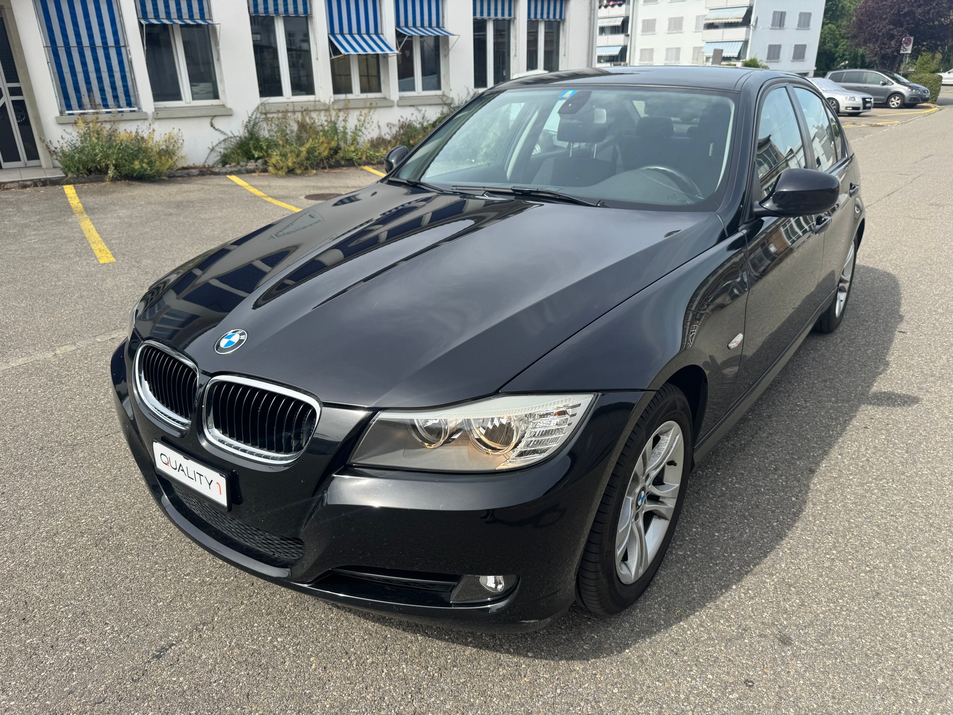 BMW 320i Steptronic-image-8