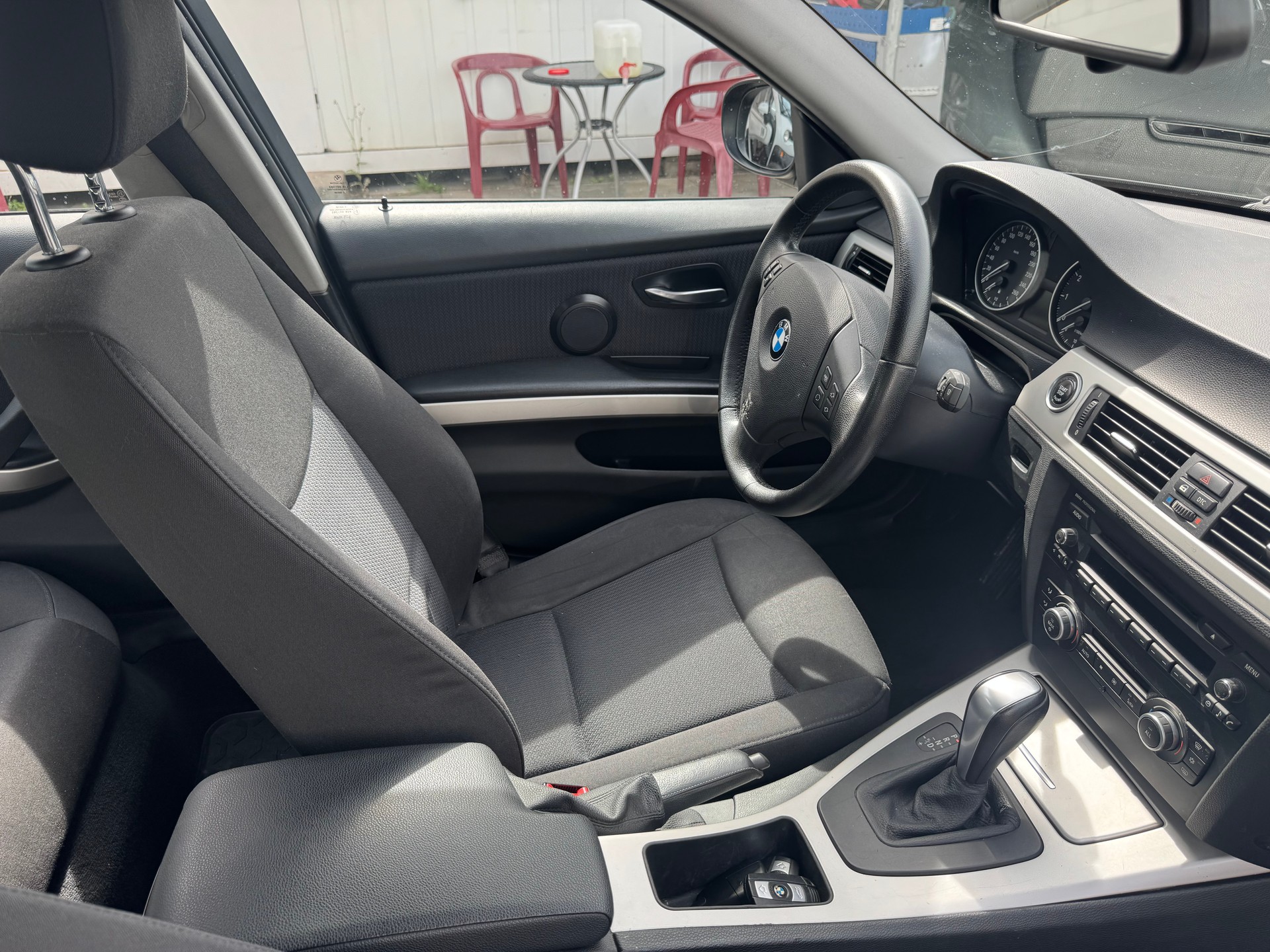 BMW 320i Steptronic-image-9