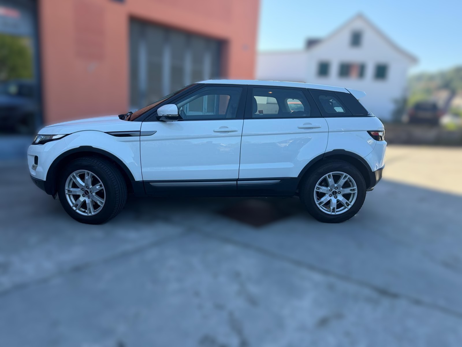 LAND ROVER Range Rover Evoque 2.2 SD4 Prestige AT6-image-1