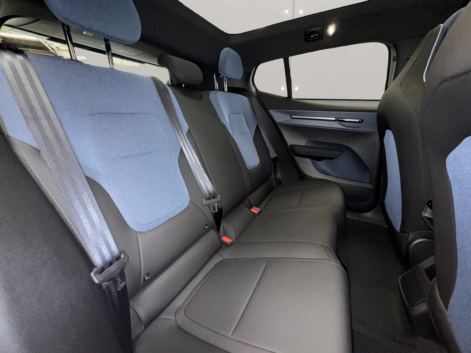 VOLVO EX30 CC E60 Twin Performance AWD-image-15