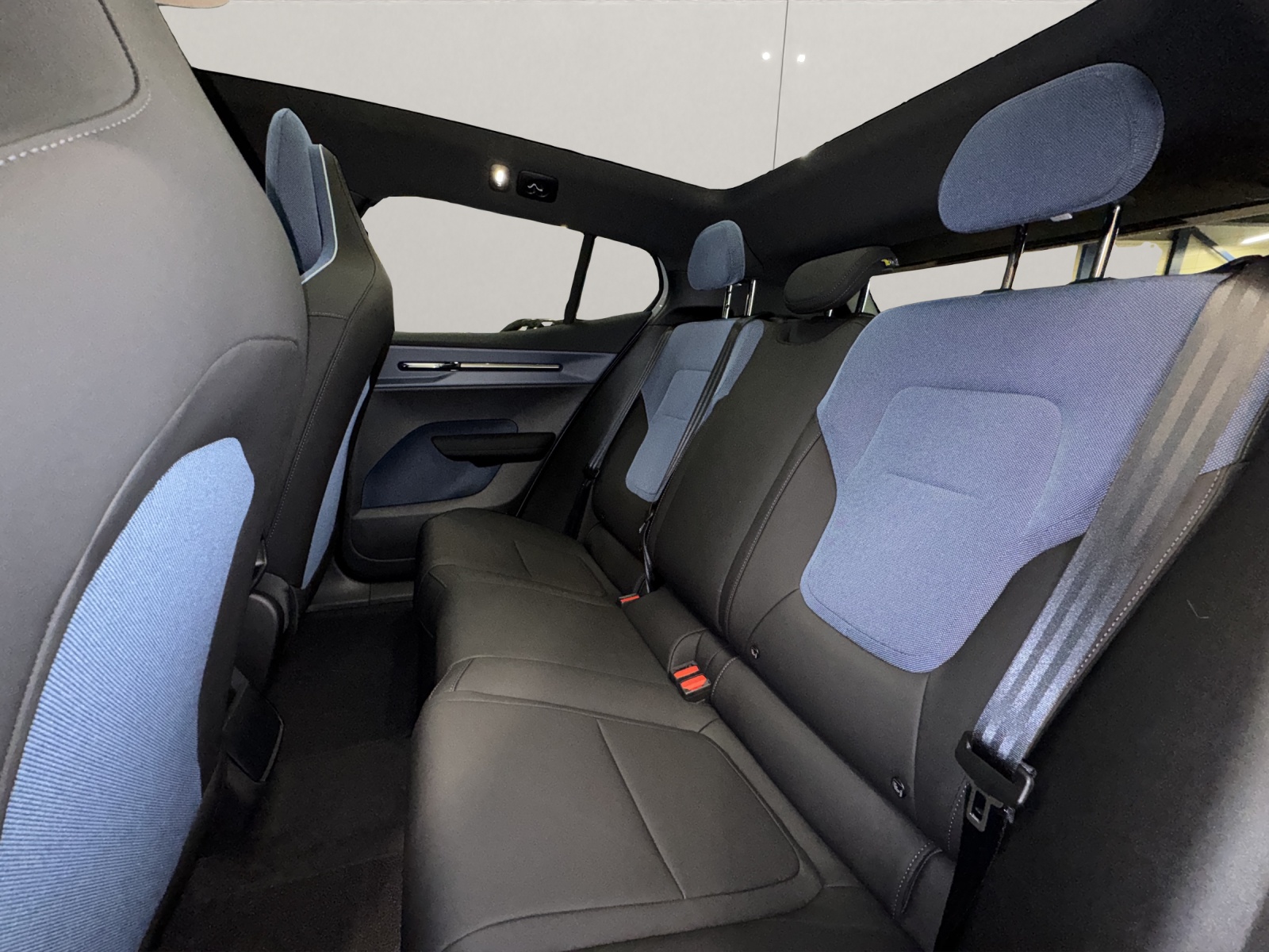 VOLVO EX30 CC E60 Twin Performance AWD-image-13