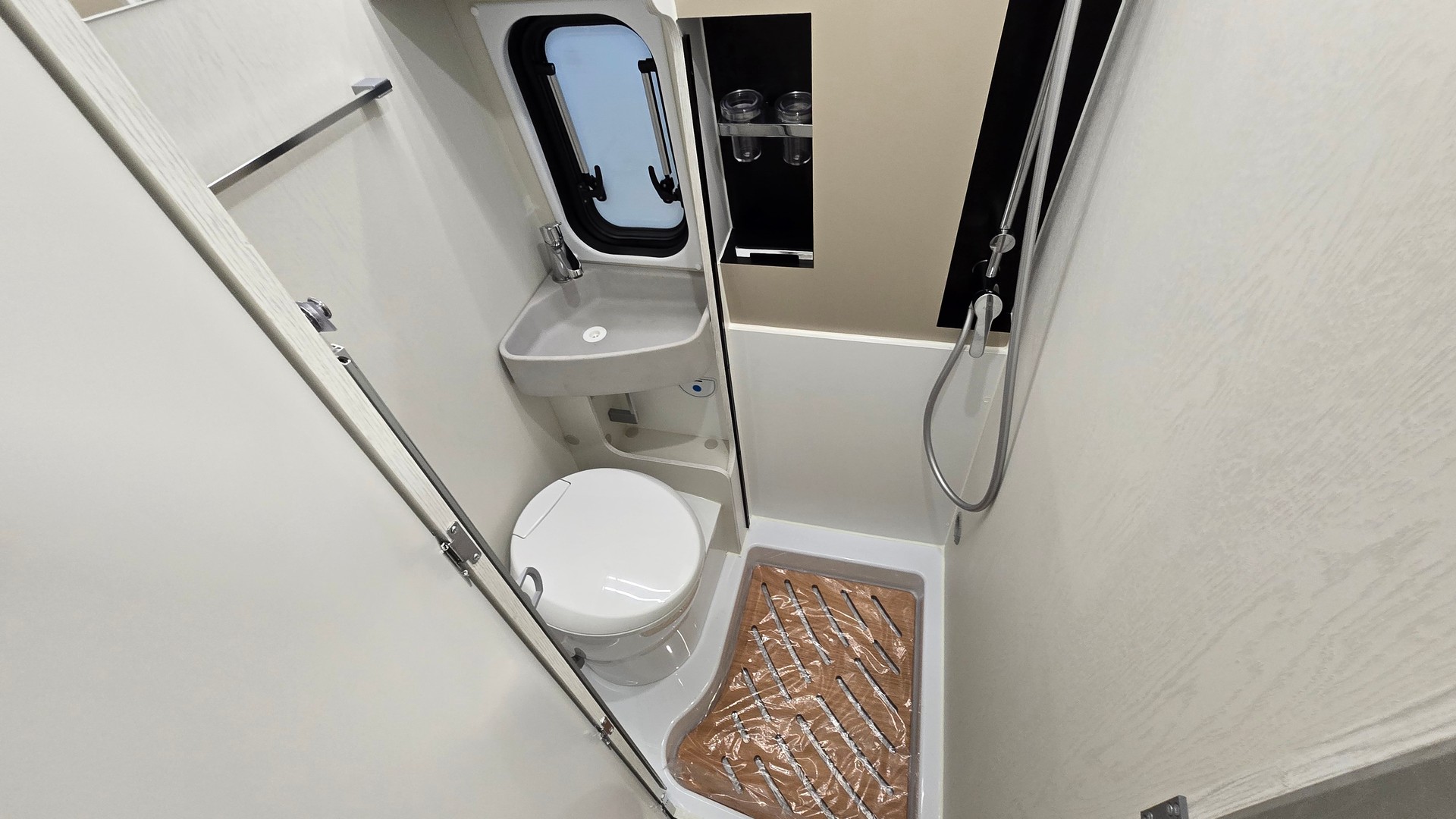 KARMANN Davis Lifestyle DA 620 LS / Fiat Ducato 2.2MJT 140PS/ 8-gang Automat-image-12