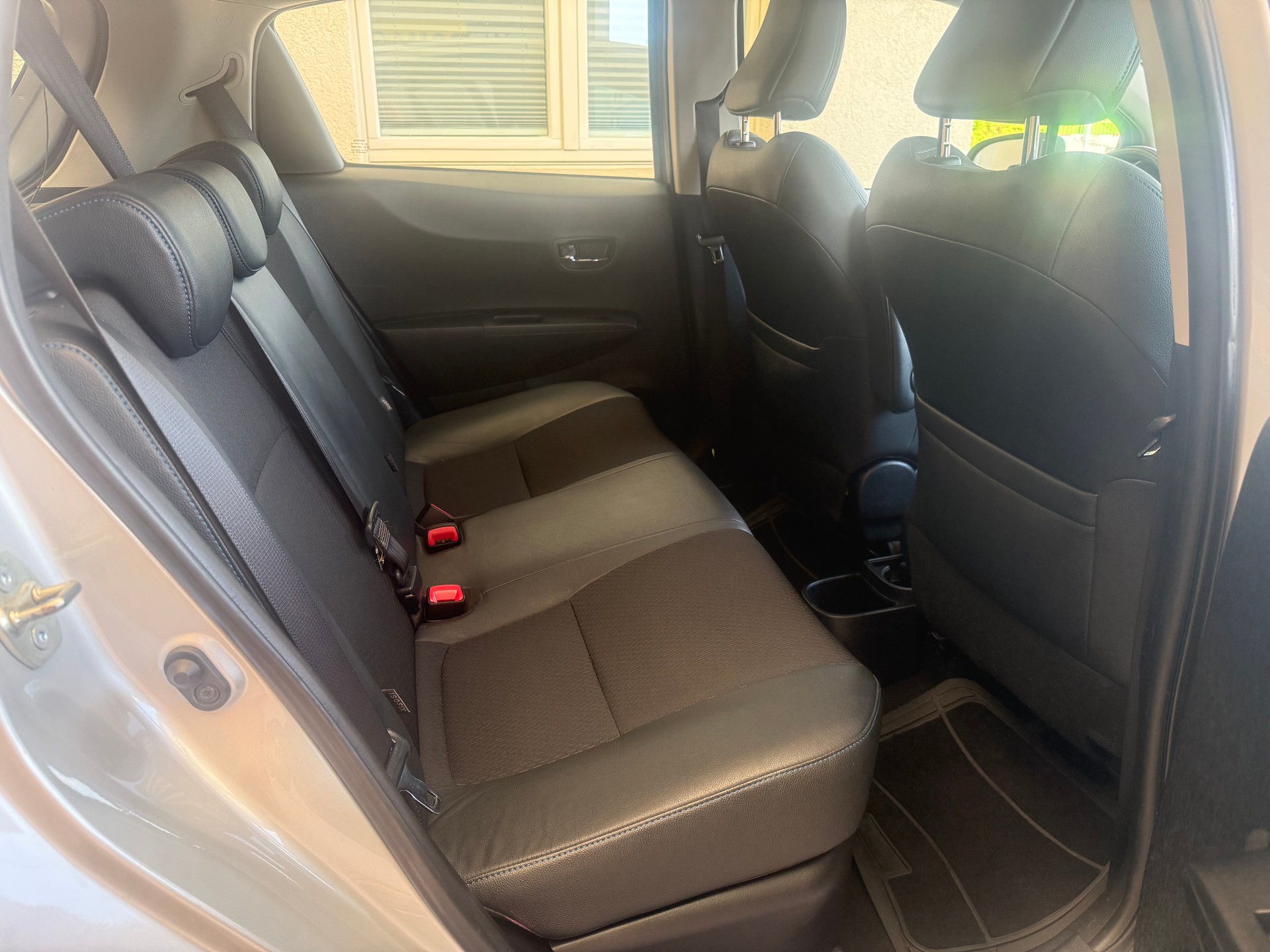 TOYOTA Yaris 1.5 VVT-i Hybrid Sol Premium CVT (MFK, SERVICE)-image-12