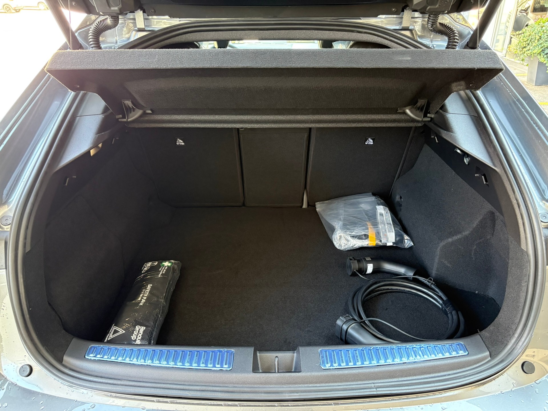 RENAULT Rafale 1.2 E-Tech Plug-in Hybrid 300 4x4 Atelier Alpine-image-14