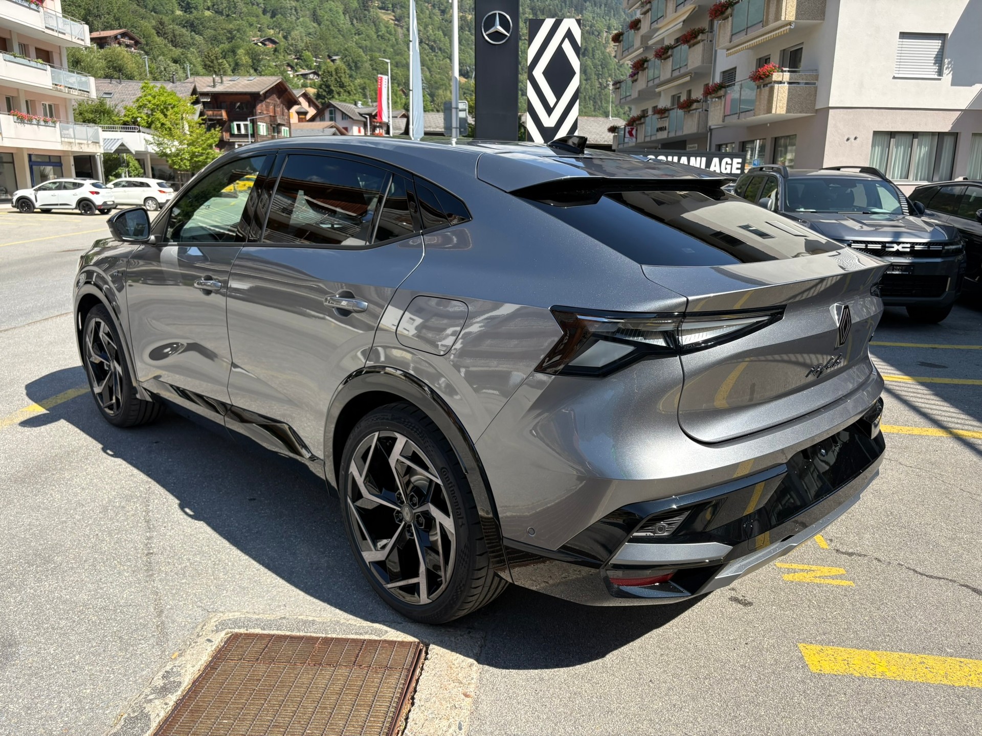 RENAULT Rafale 1.2 E-Tech Plug-in Hybrid 300 4x4 Atelier Alpine-image-6
