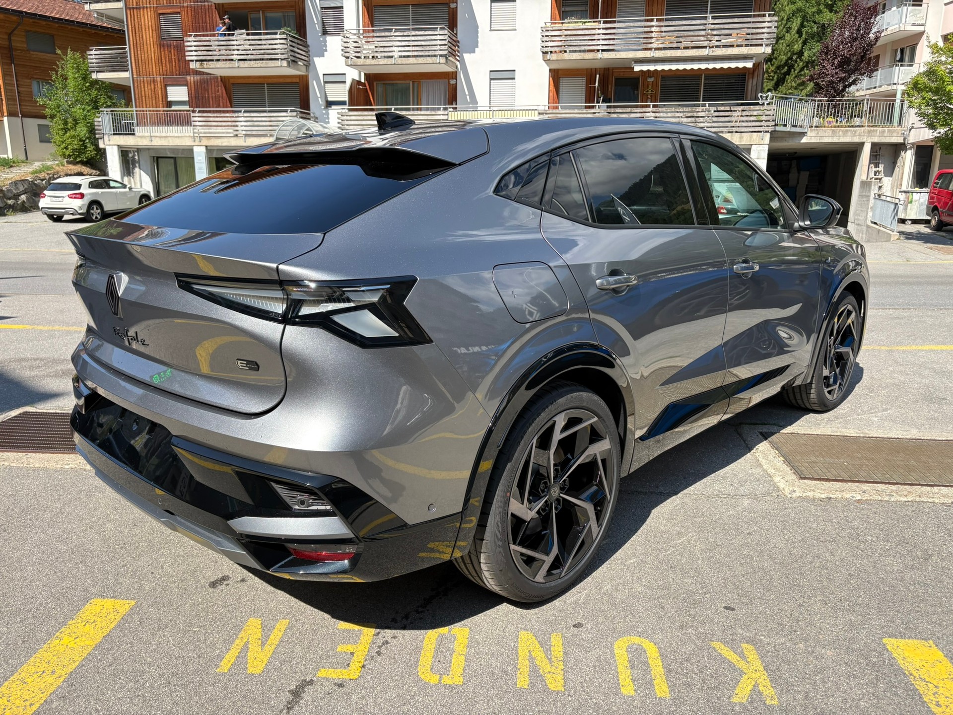 RENAULT Rafale 1.2 E-Tech Plug-in Hybrid 300 4x4 Atelier Alpine-image-4