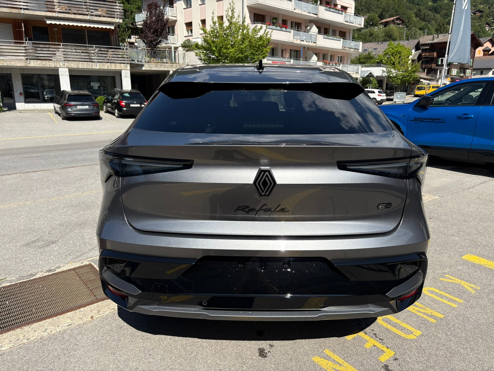 RENAULT Rafale 1.2 E-Tech Plug-in Hybrid 300 4x4 Atelier Alpine-image-5