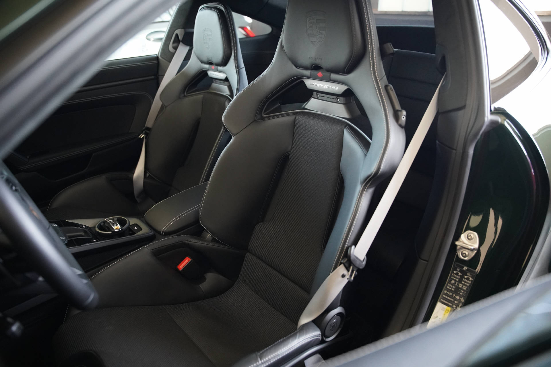PORSCHE 911 Carrera GT3 PDK Touring Oakgreen-image-9