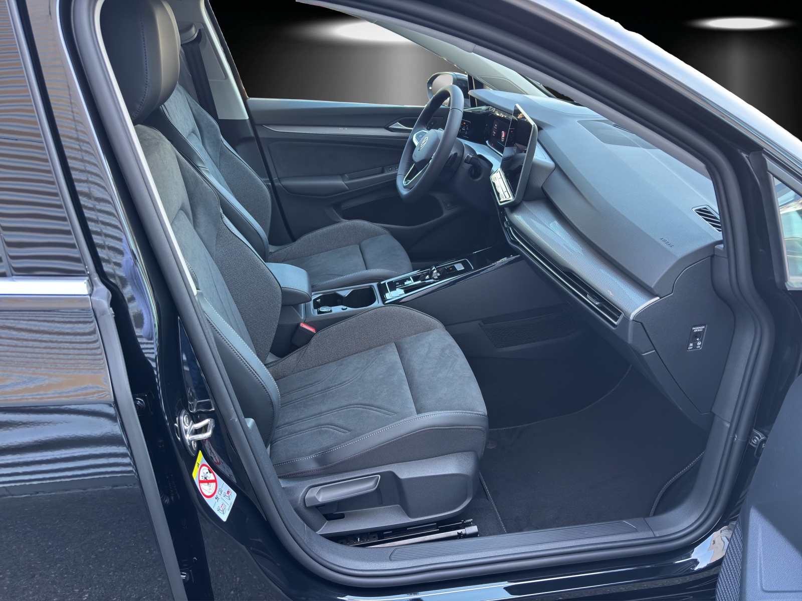 VW Golf 1.5 TSI PHEV Style-image-8