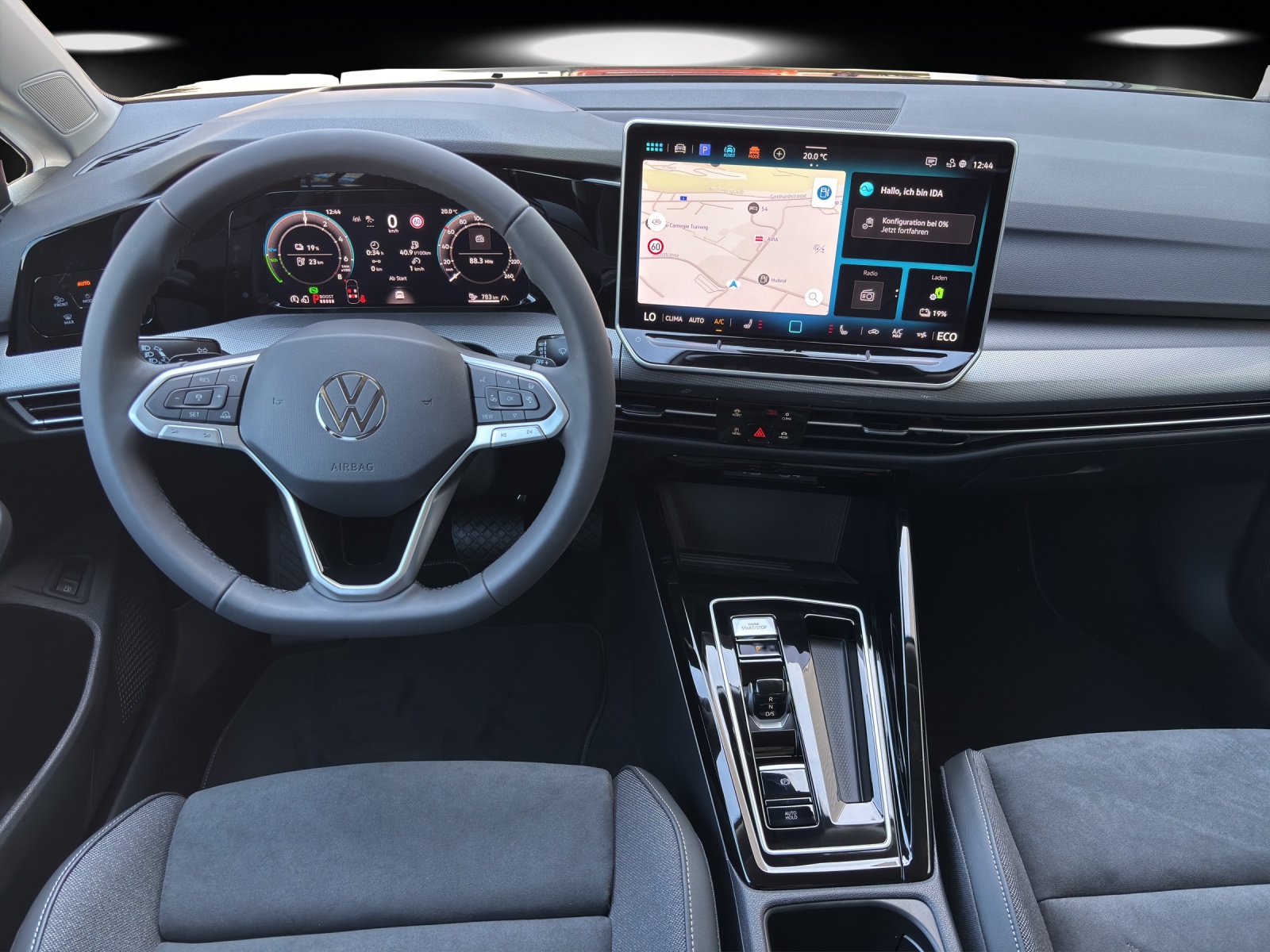 VW Golf 1.5 TSI PHEV Style-image-10