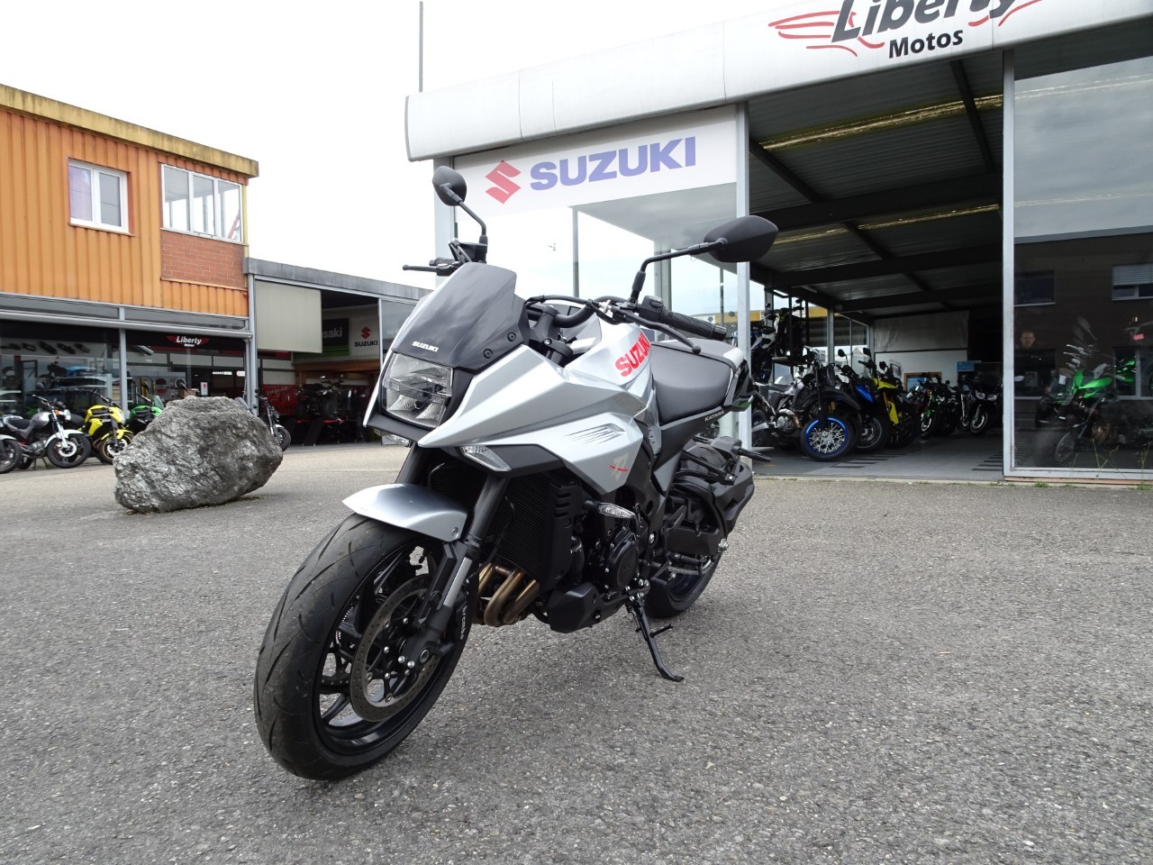 SUZUKI GSX-S 1000 Katana-showroom-element-3